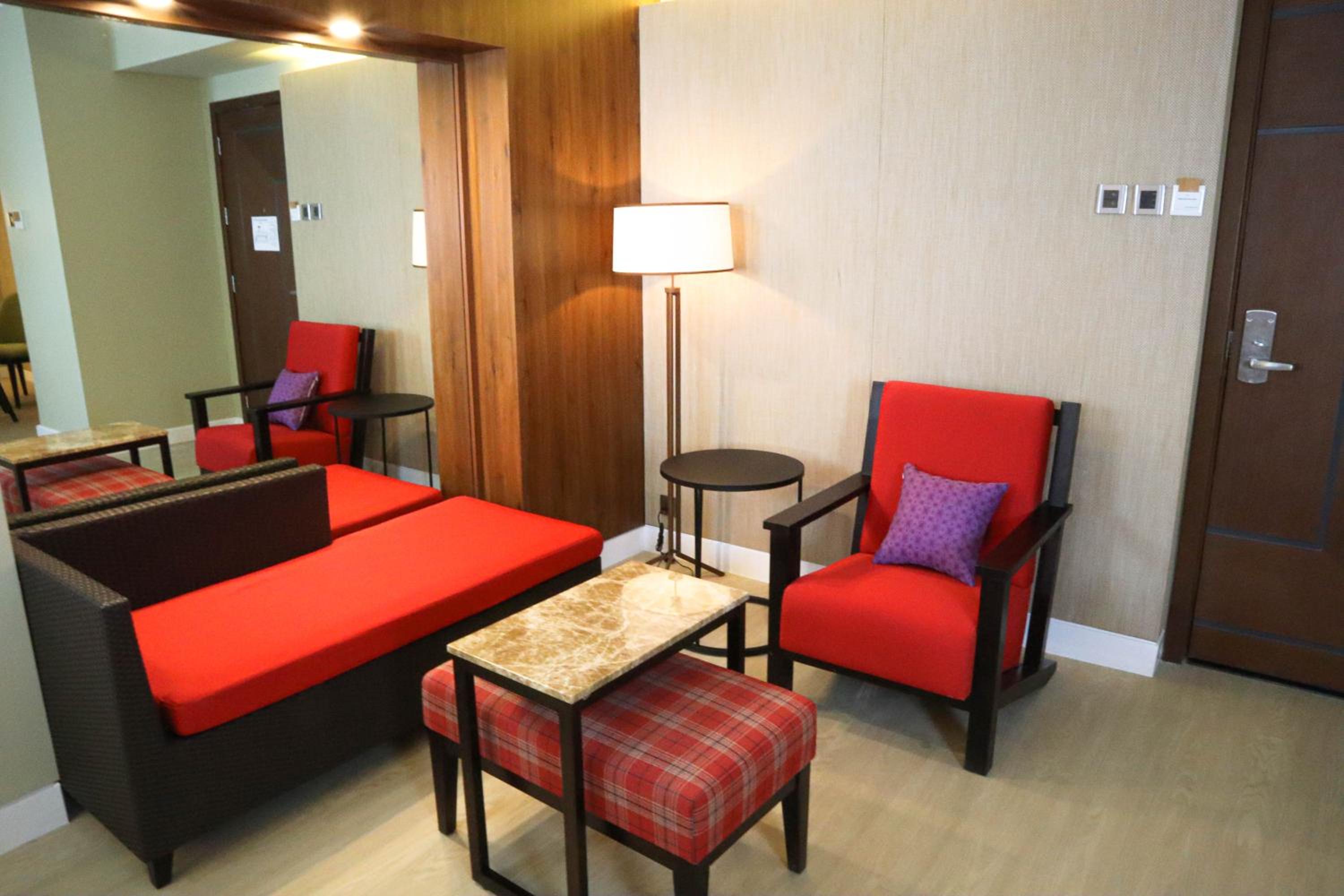 Signature Suite - Photo 6