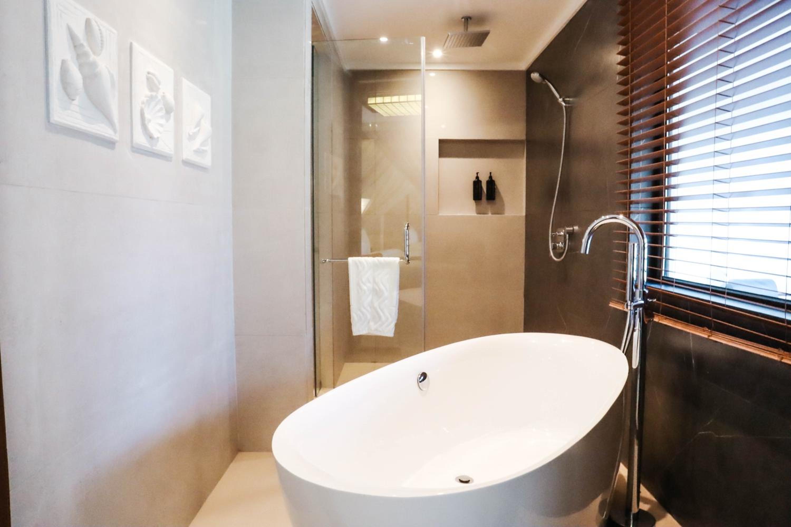 Signature Suite - Photo 4