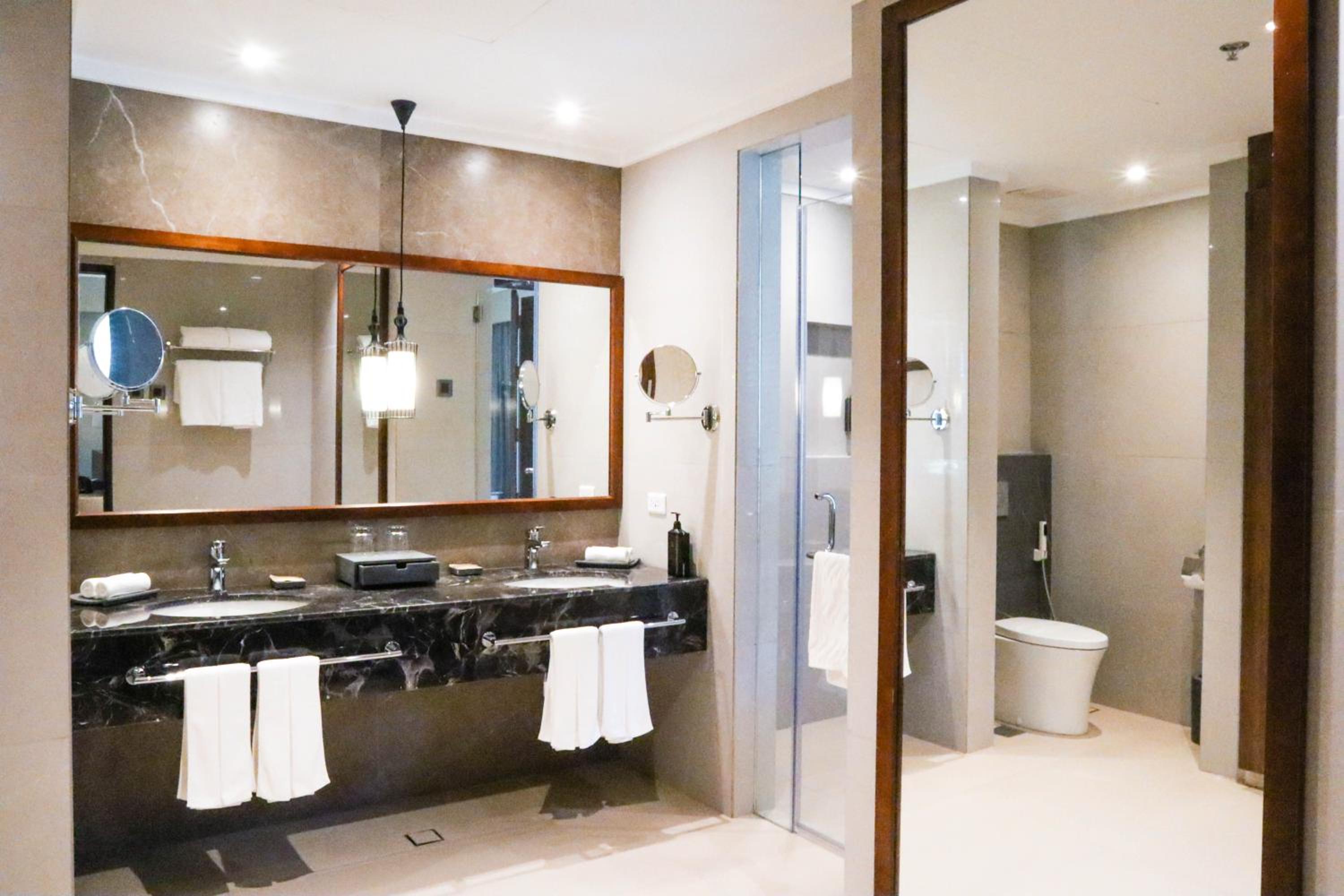 Signature Suite - Photo 5