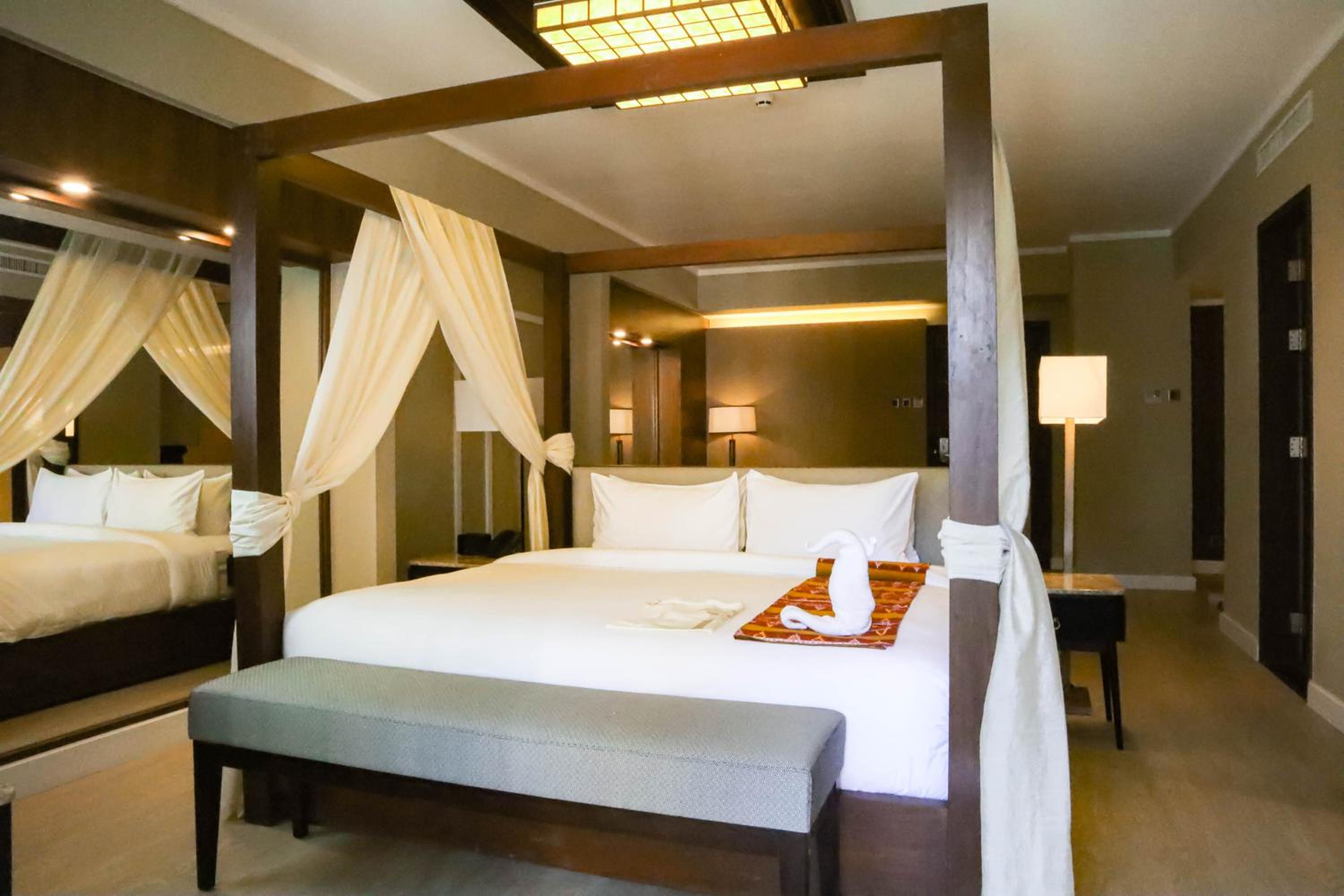 Signature Suite - Photo 1
