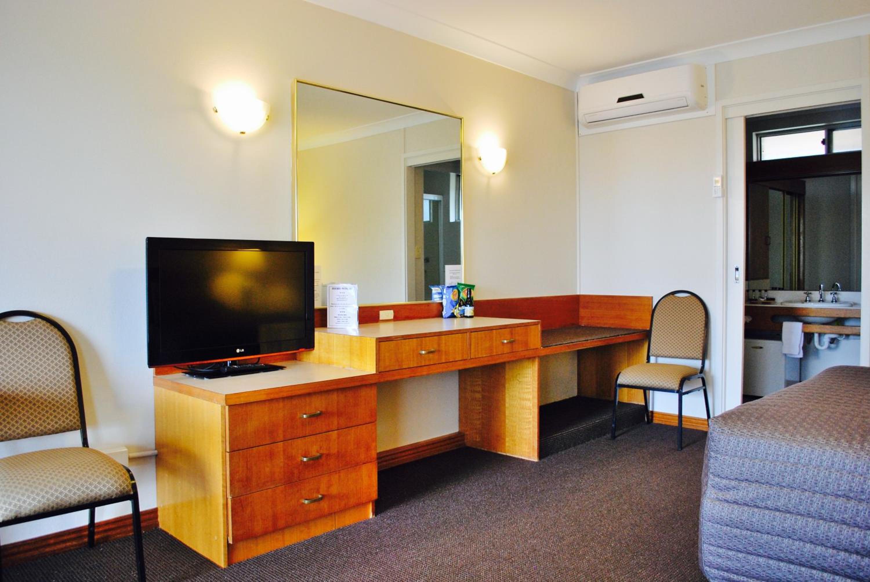 Standard Twin Room - Photo 4