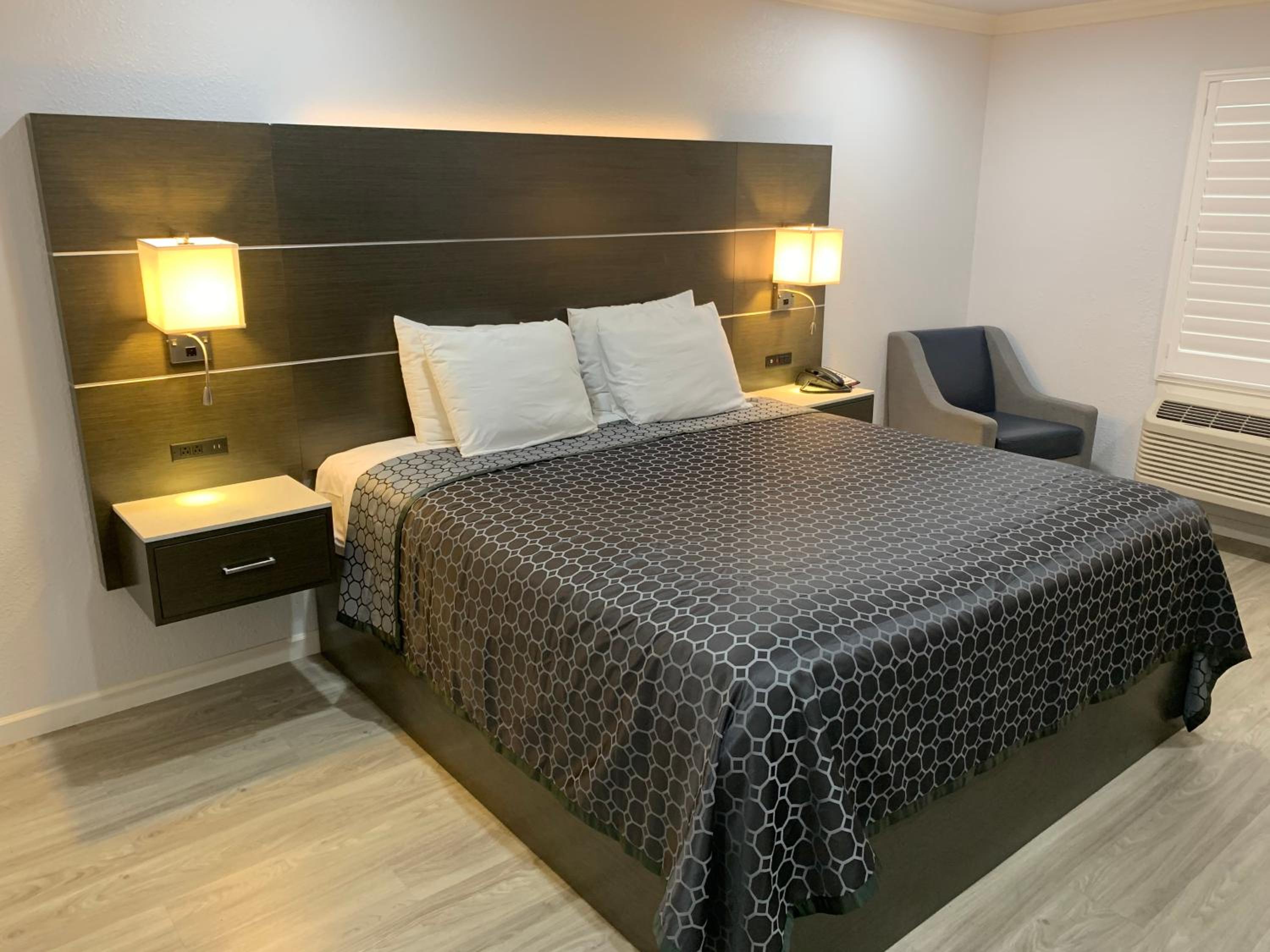 King Room - Disability Access - Photo 1