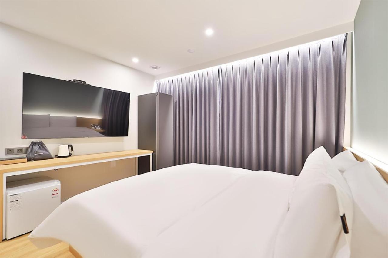 Business Double Room - Photo 3