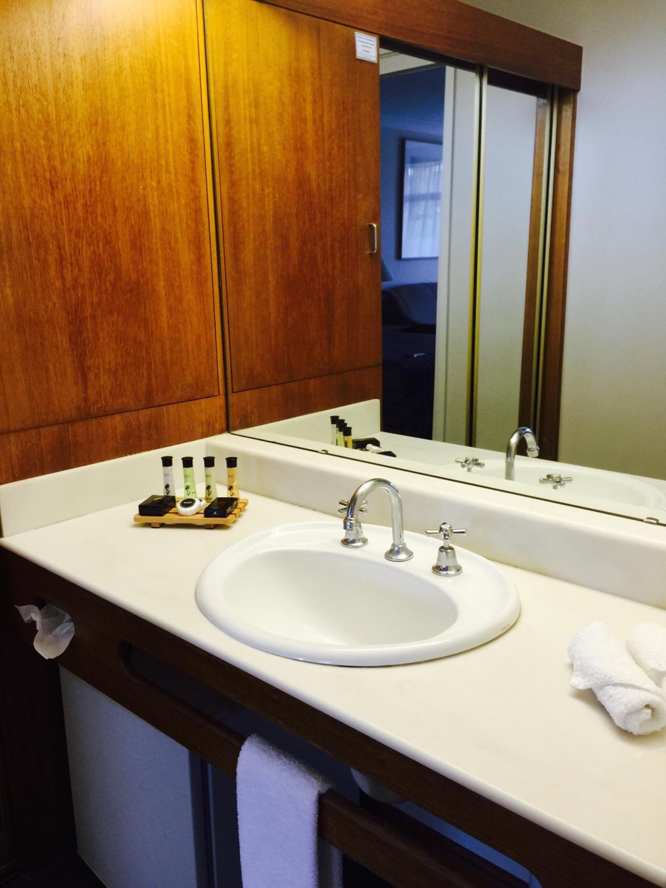 Standard Queen Room - Photo 6