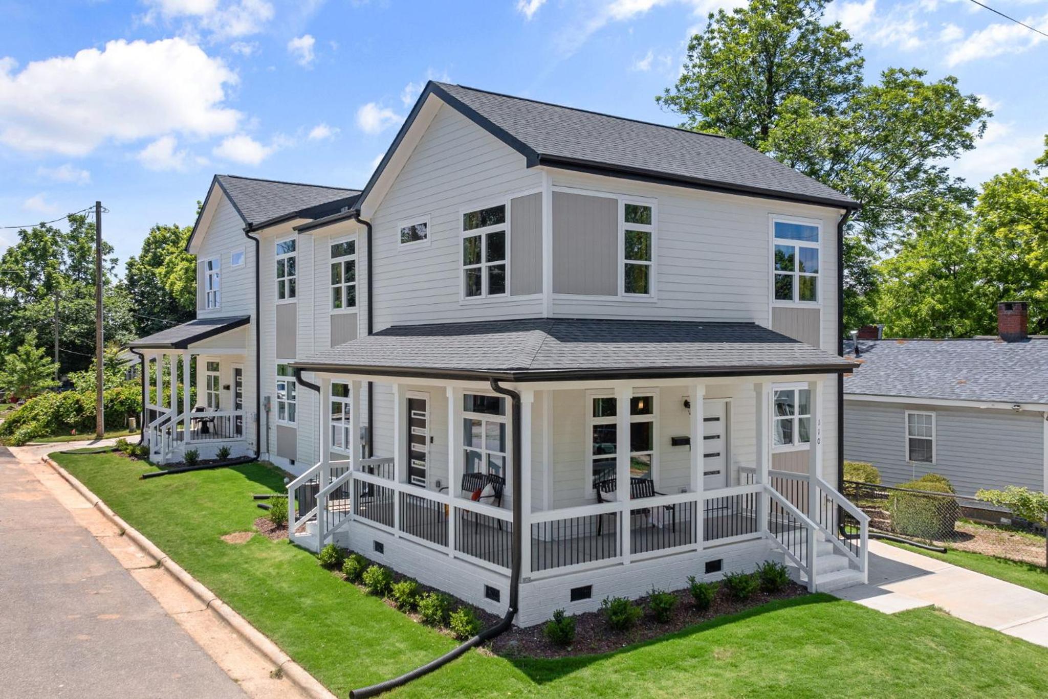 Four-Bedroom House photo 2