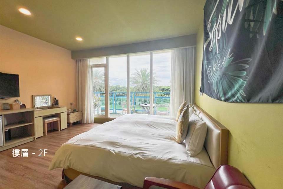 Twin Room with View