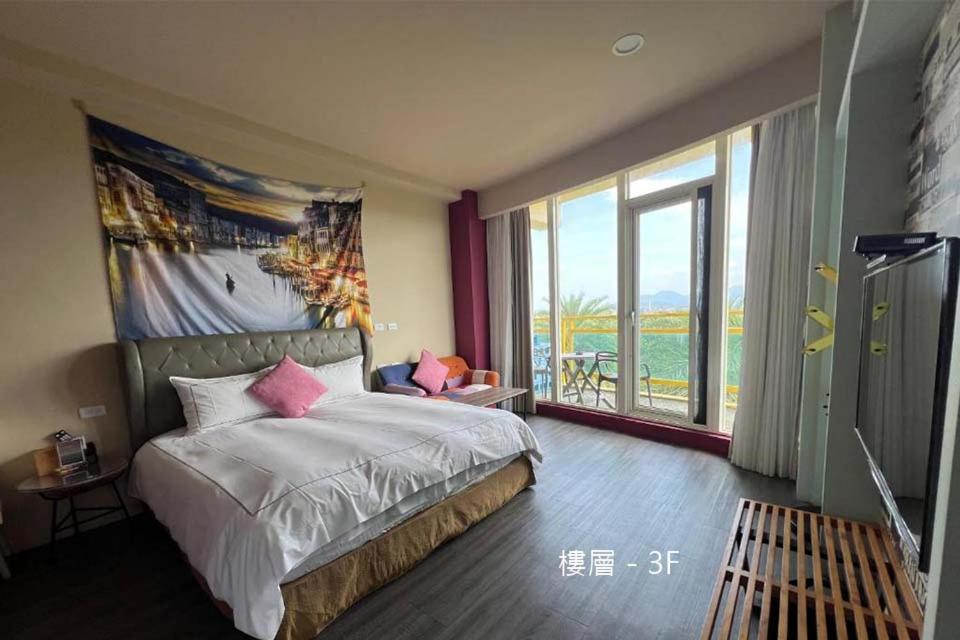 Suite with Mountain View