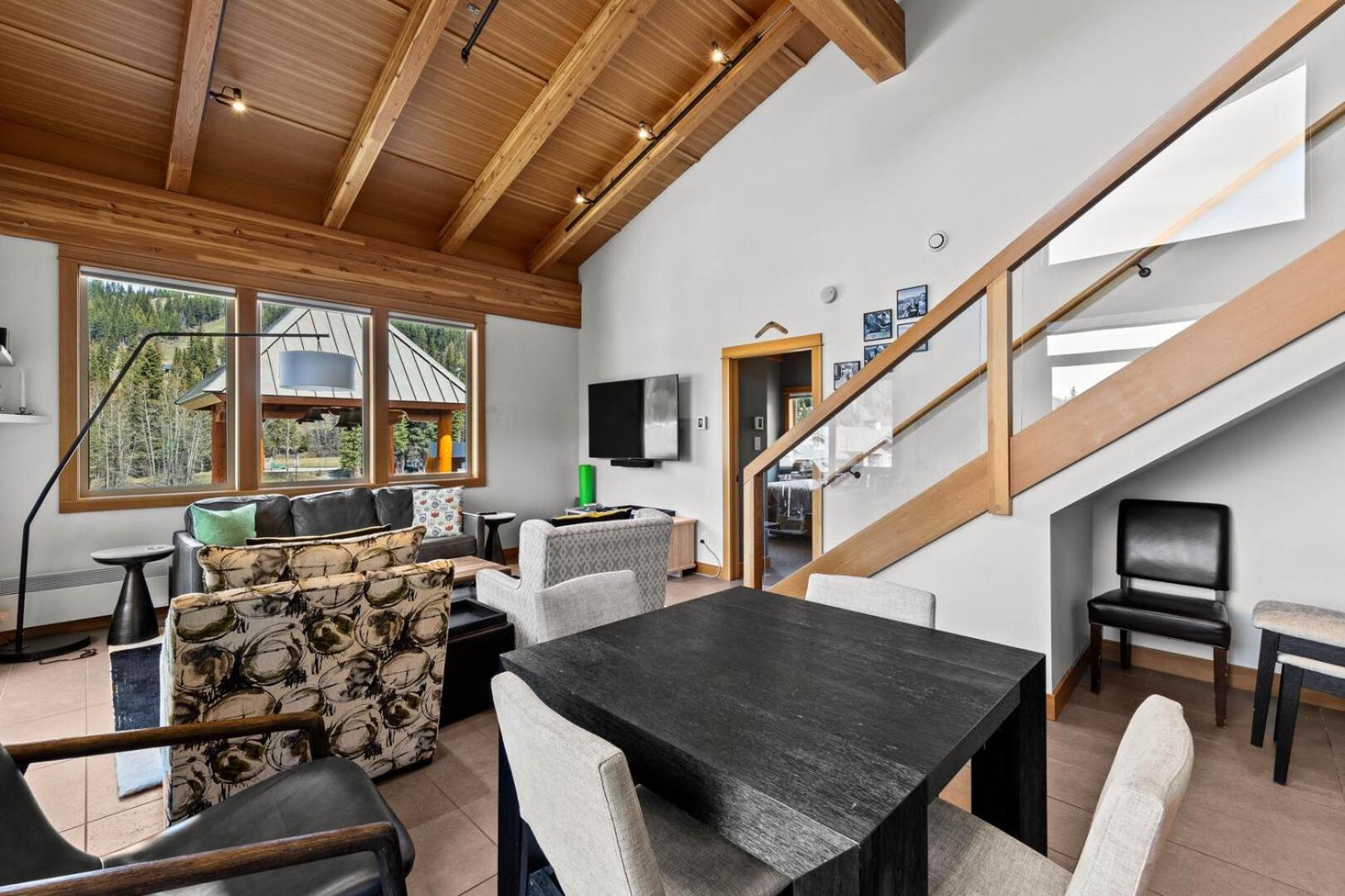 Three-Bedroom House photo 3