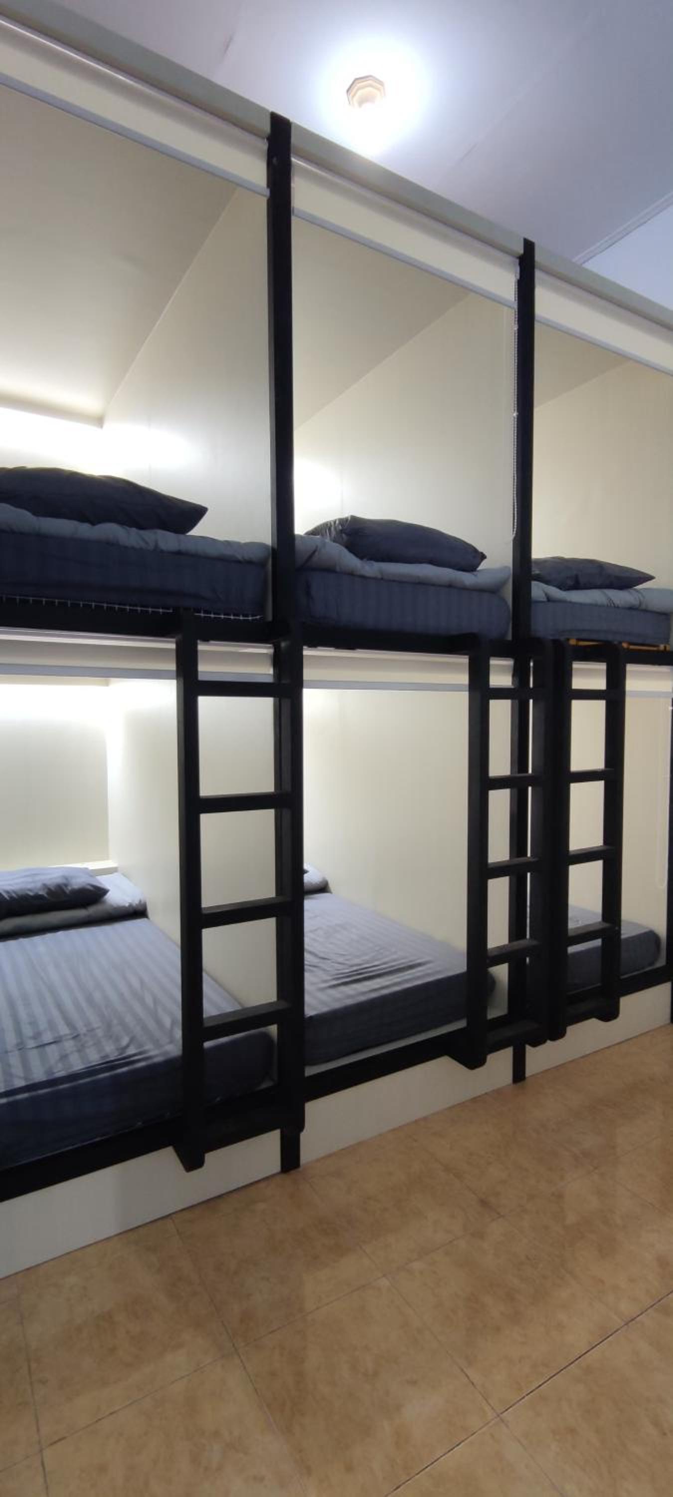 8-Bed Mixed Dormitory Room photo 2