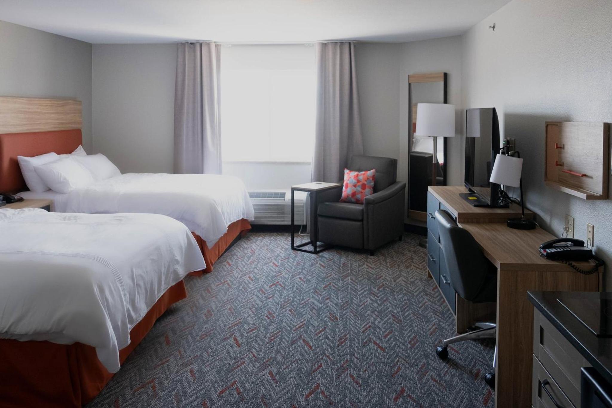 Studio Queen Suite with Two Queen Beds - Photo 2