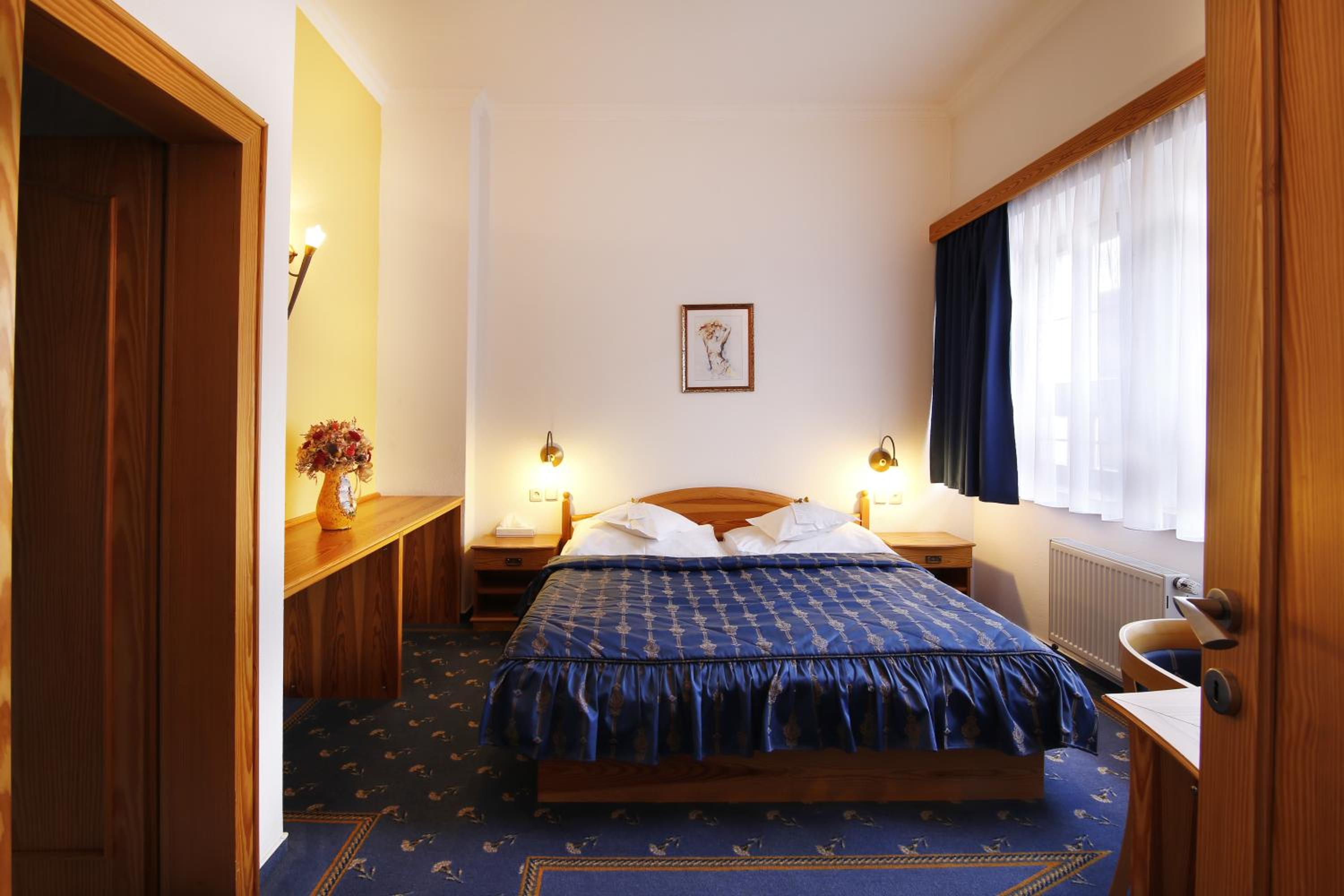 Suite - Photo 1