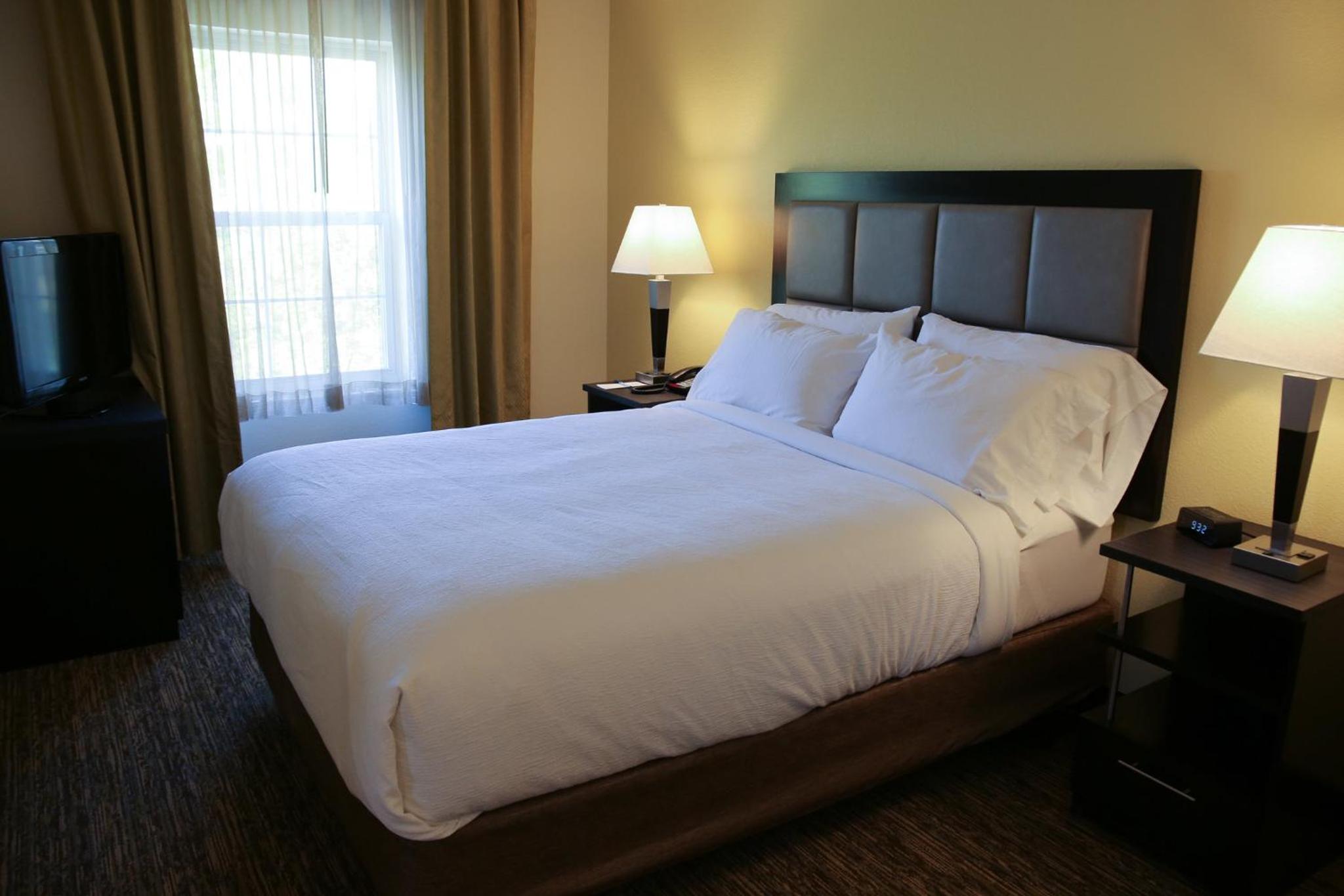 Queen Suite with Two Queen Beds - Non-Smoking - Photo 4