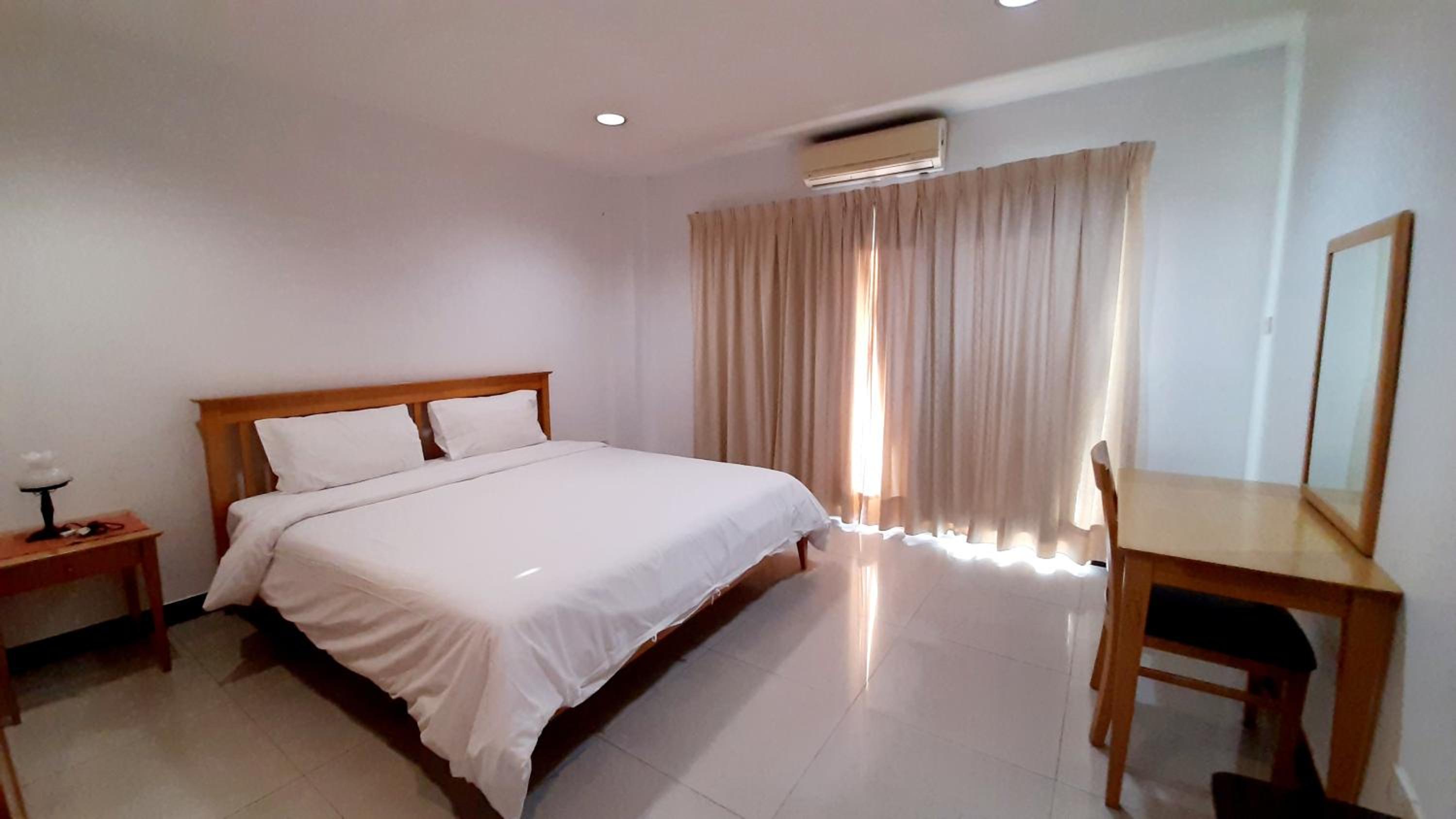 One-Bedroom Apartment - Annex photo 1