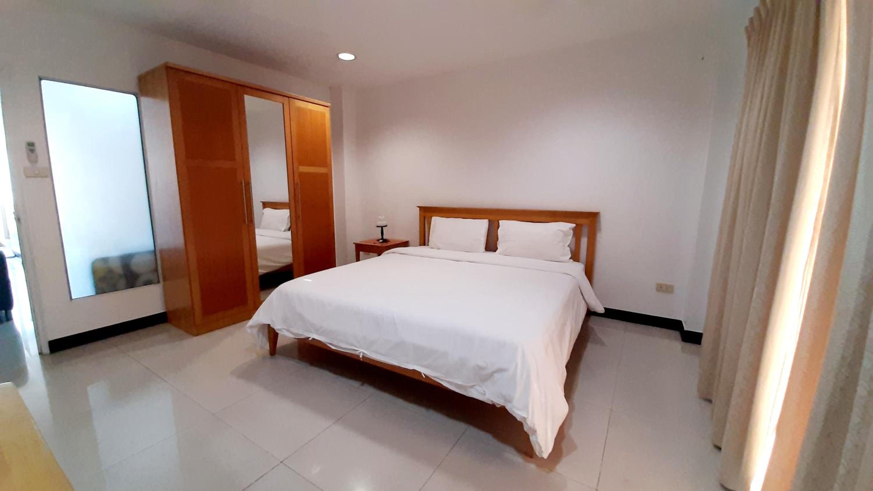 One-Bedroom Apartment - Annex photo 2