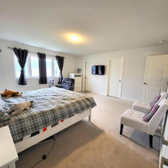 Four-Bedroom House photo 2