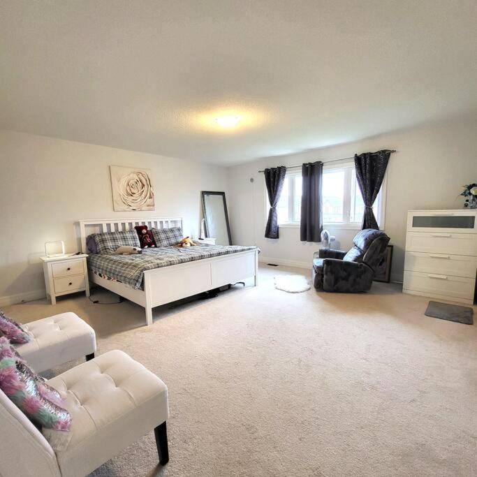 Four-Bedroom House photo 3