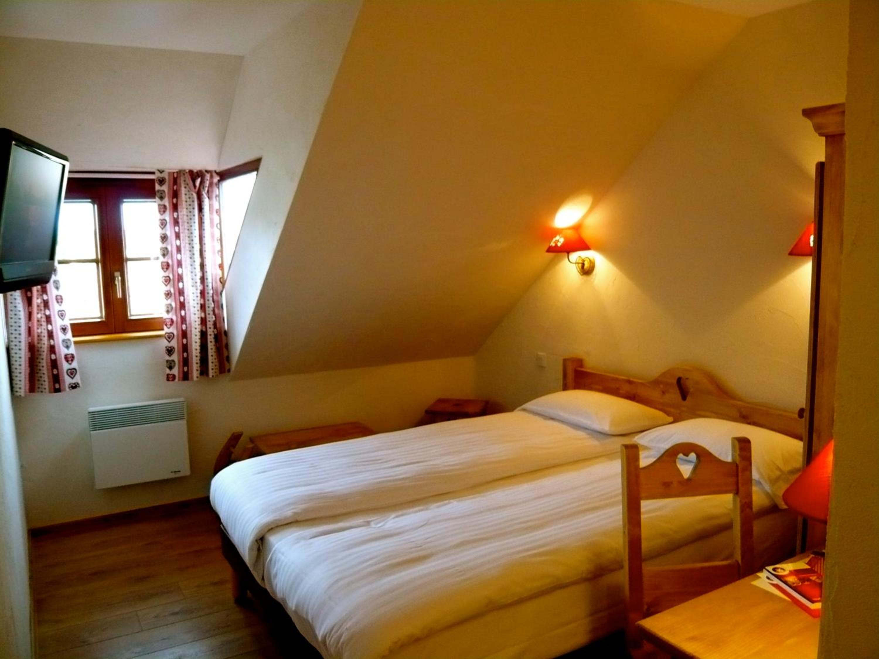 Standard Double Room - Photo 2