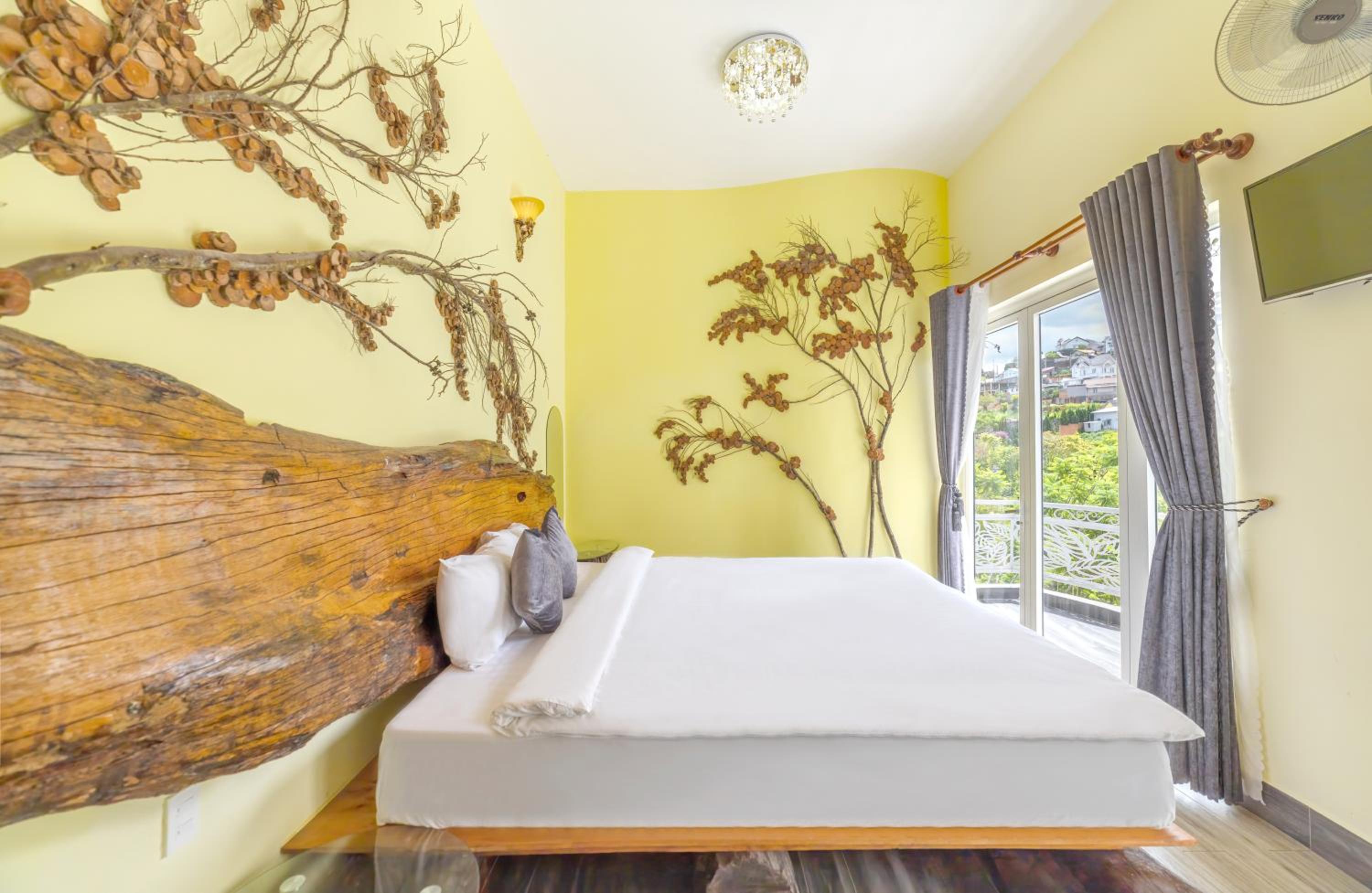 King Room with Balcony photo 2