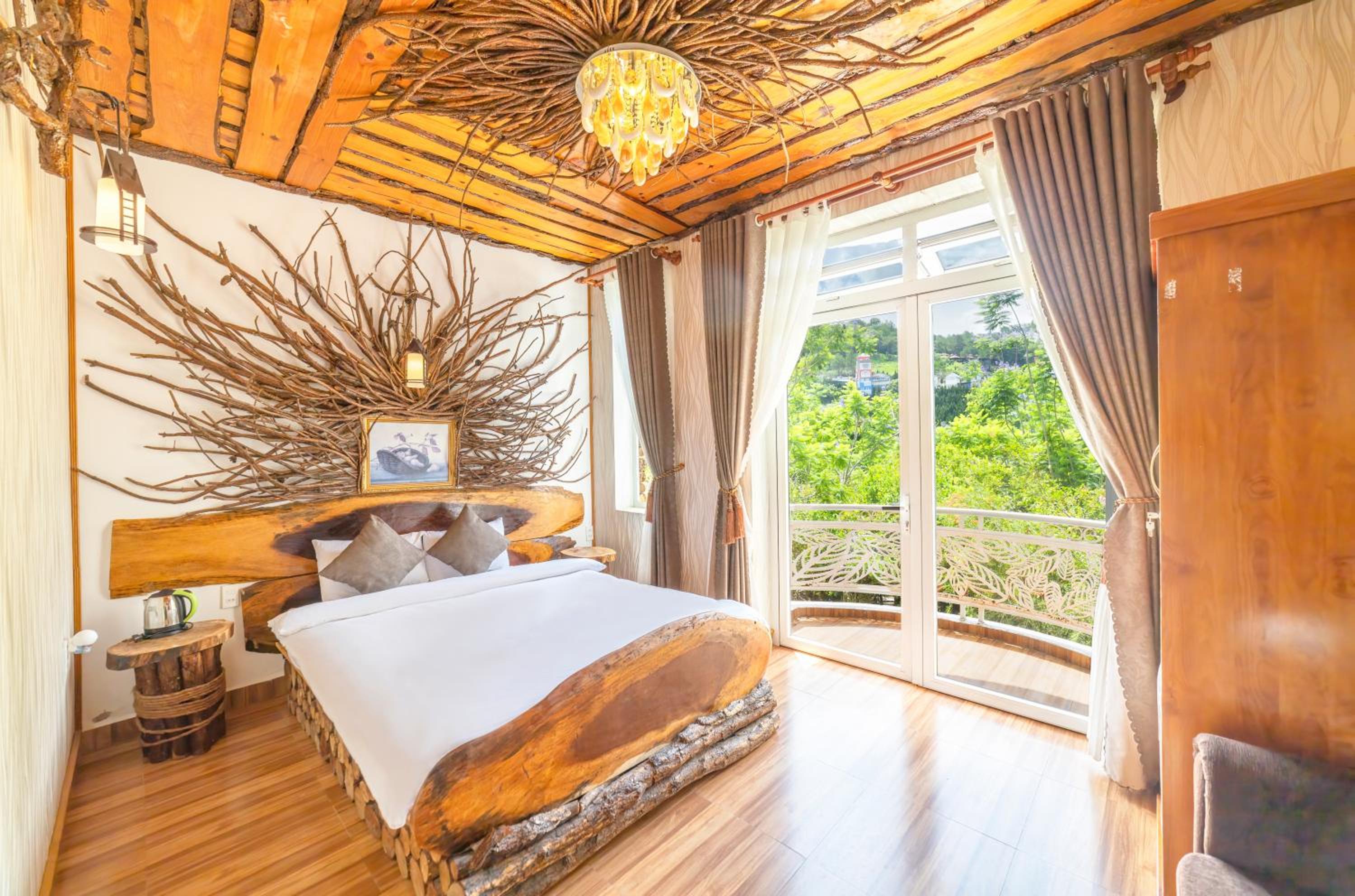 King Room with Balcony photo 1