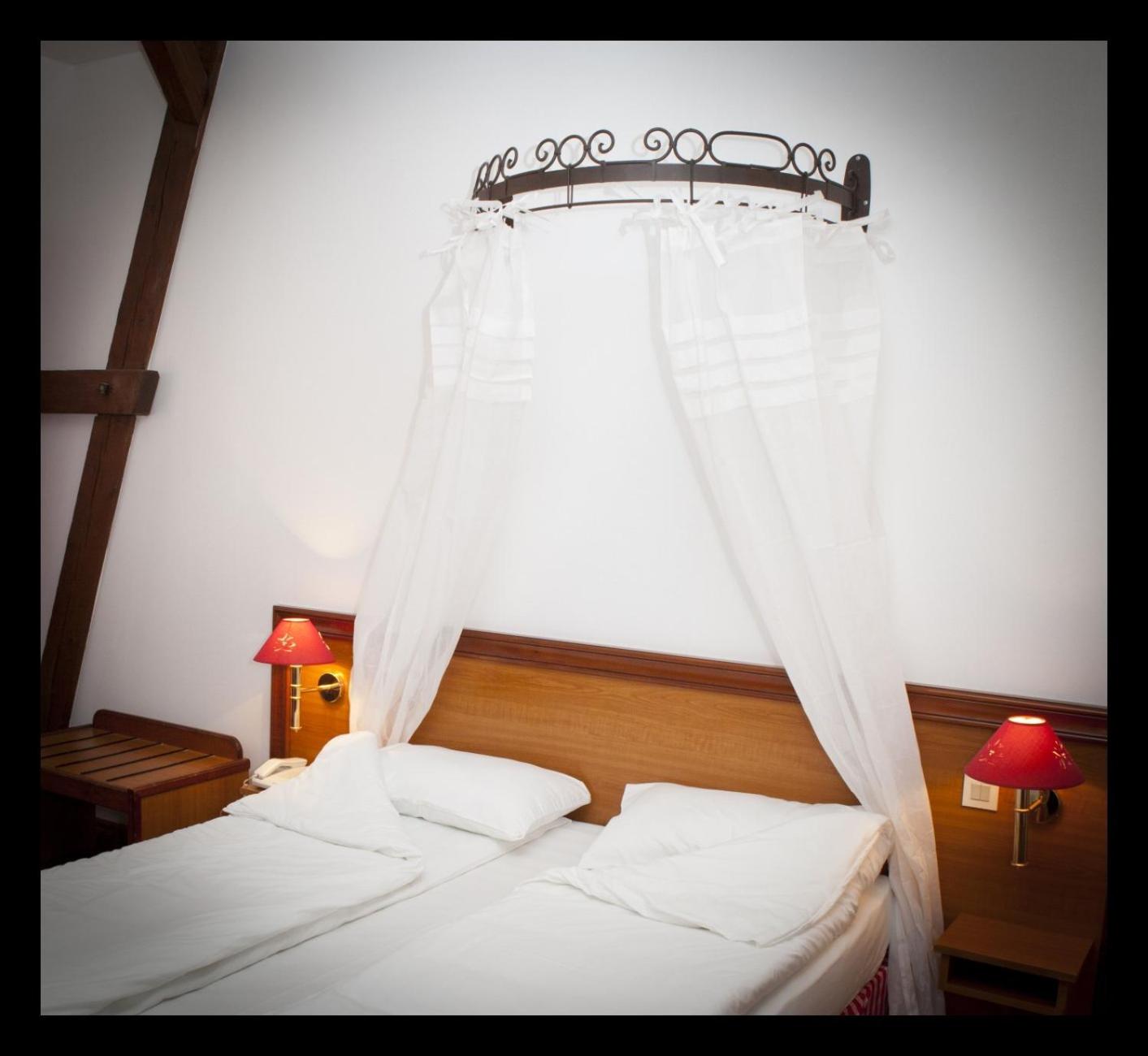 Standard Double Room - Photo 8
