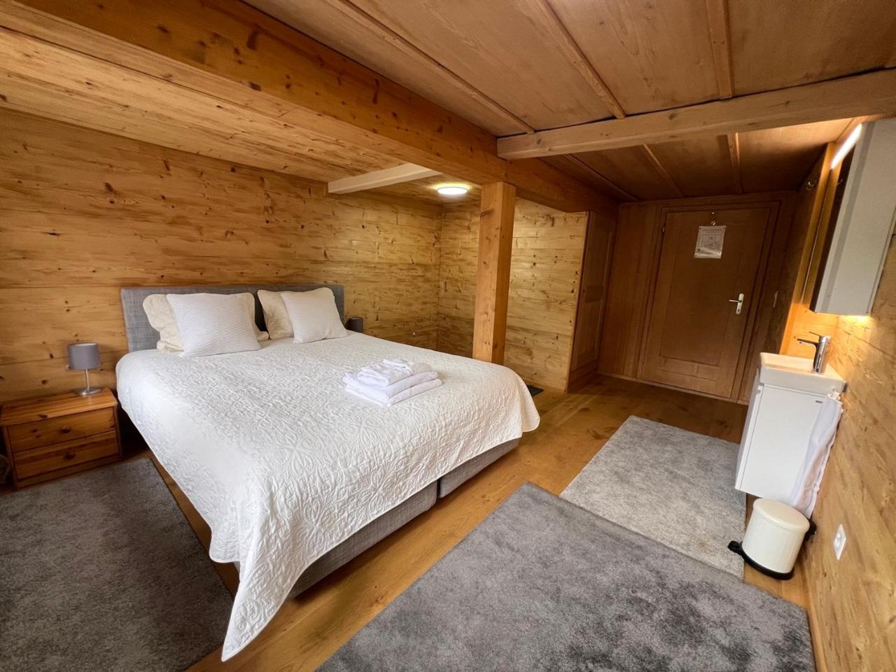 Double or Twin Room with Mountain View - Photo 5
