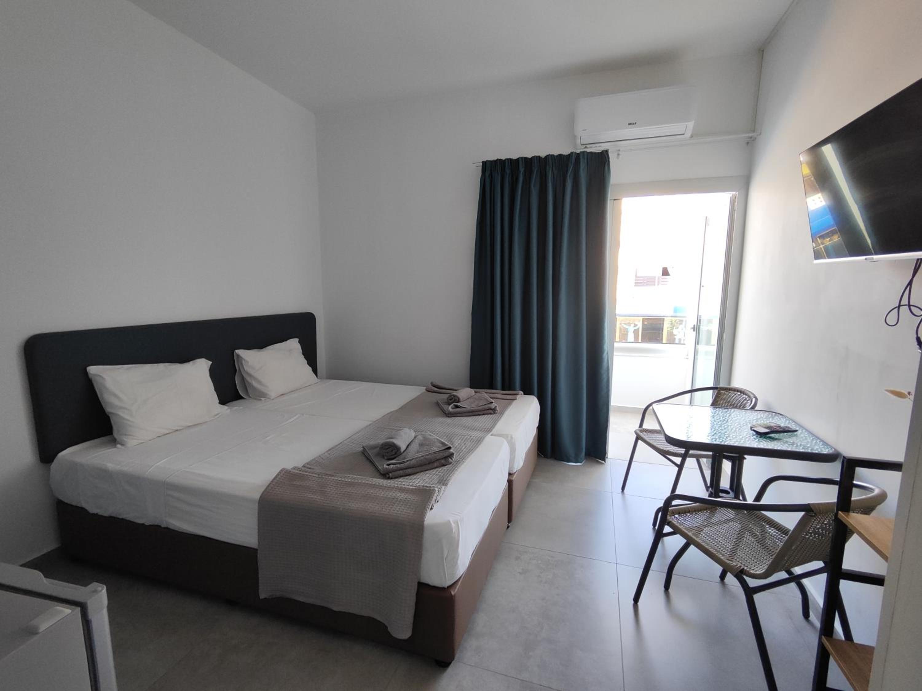 Double or Twin Room with City View photo 1