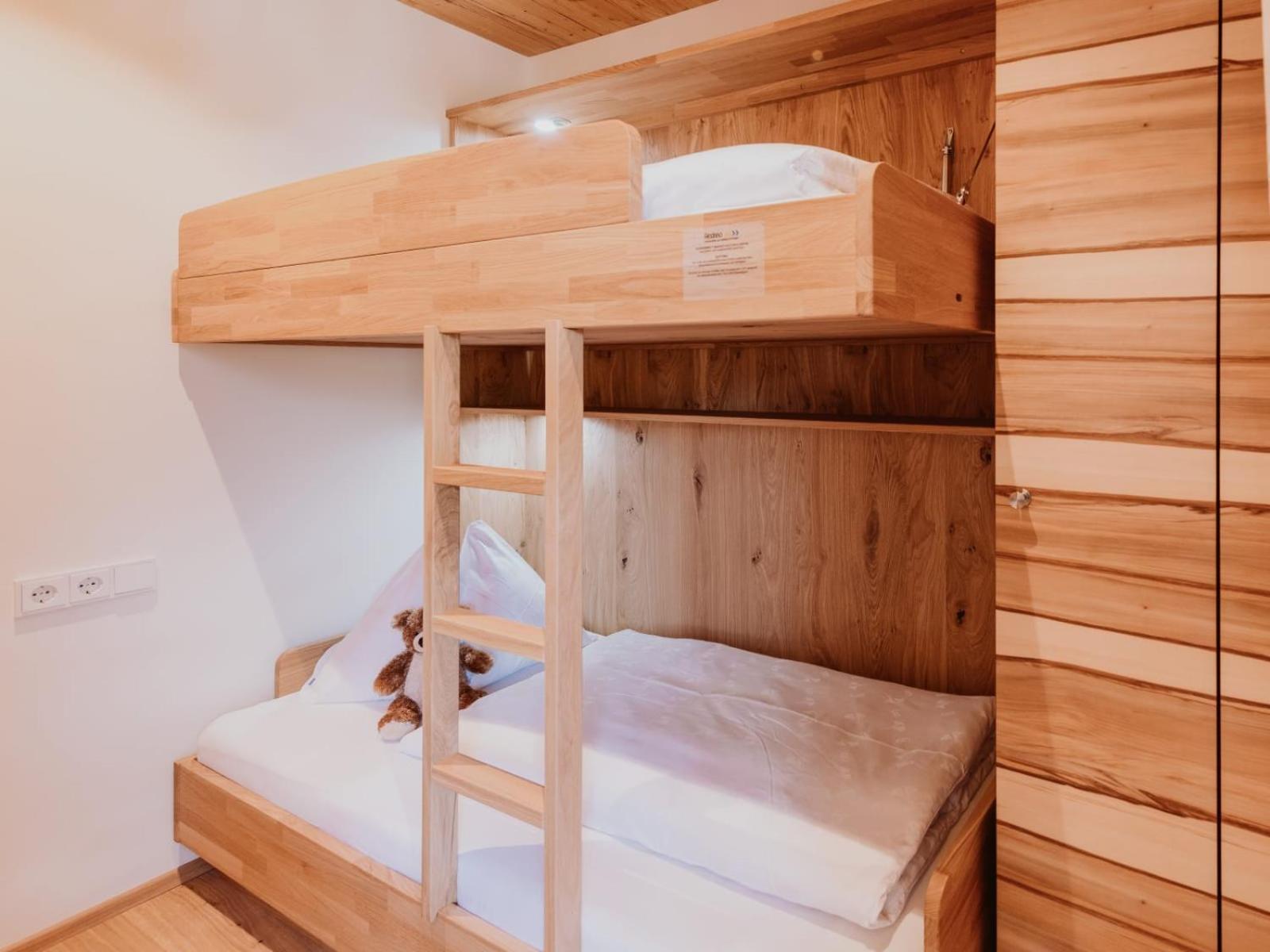 Family Suite Deluxe - Photo 2