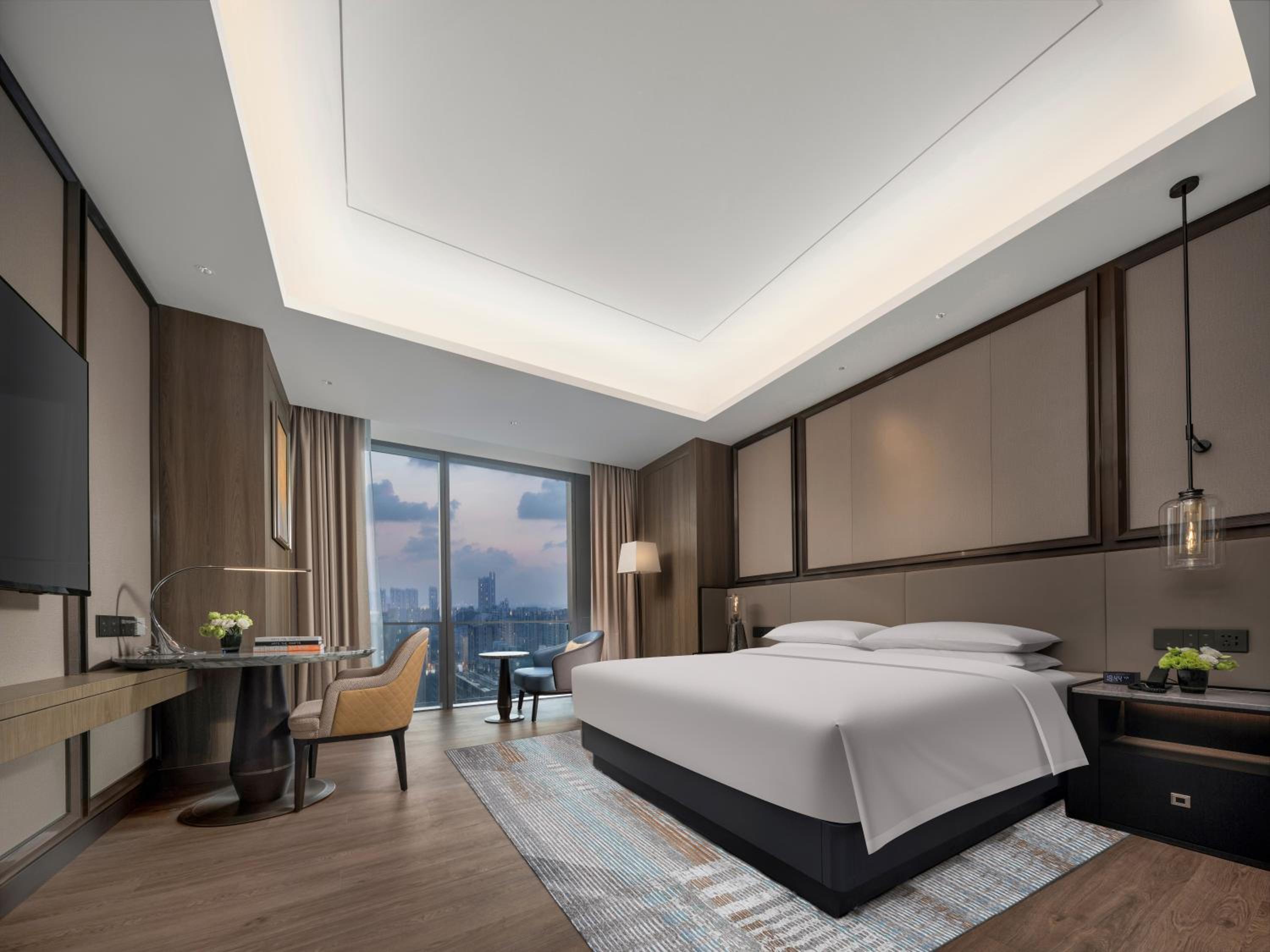 Standard King Room with City View