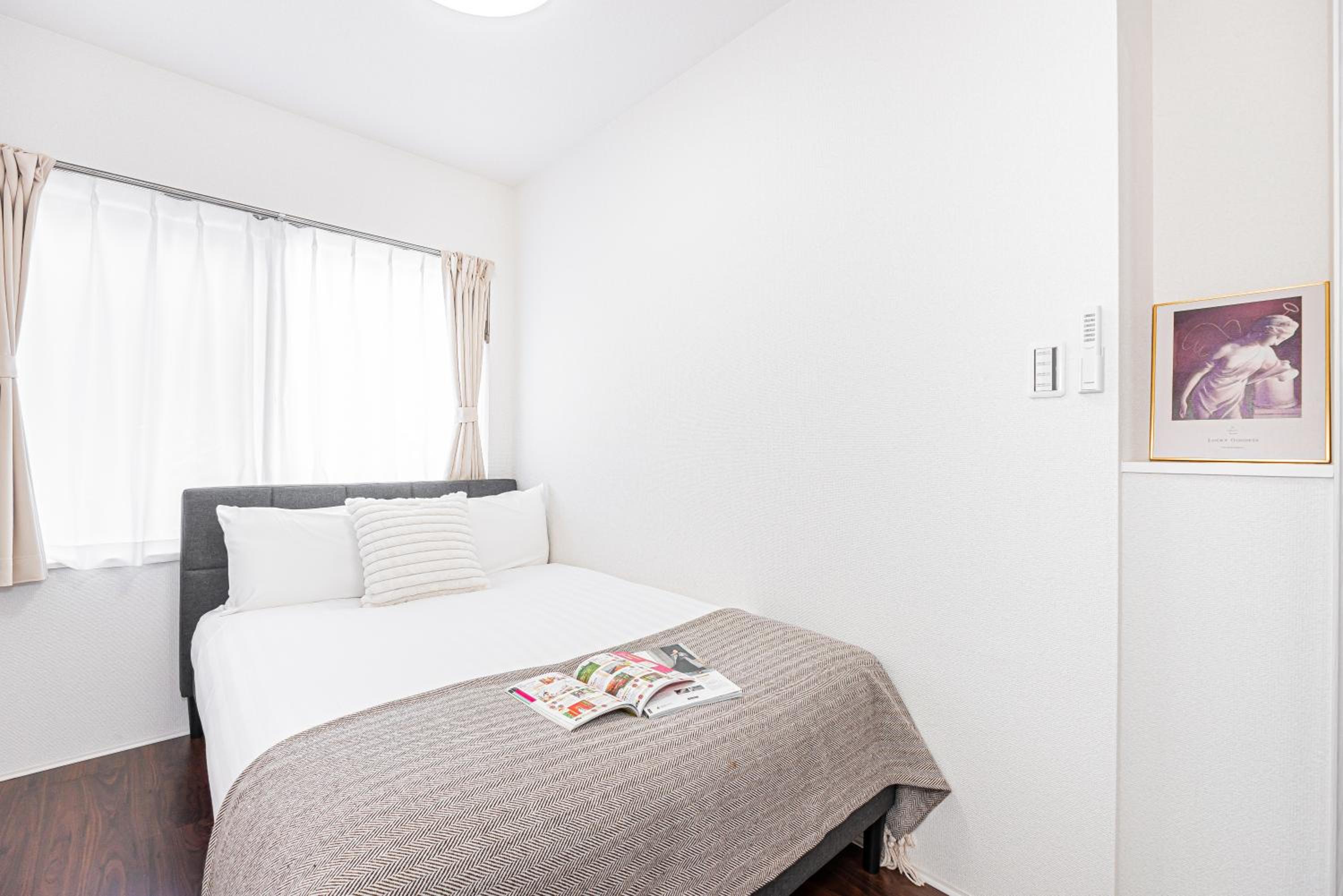 One-Bedroom Apartment photo 2