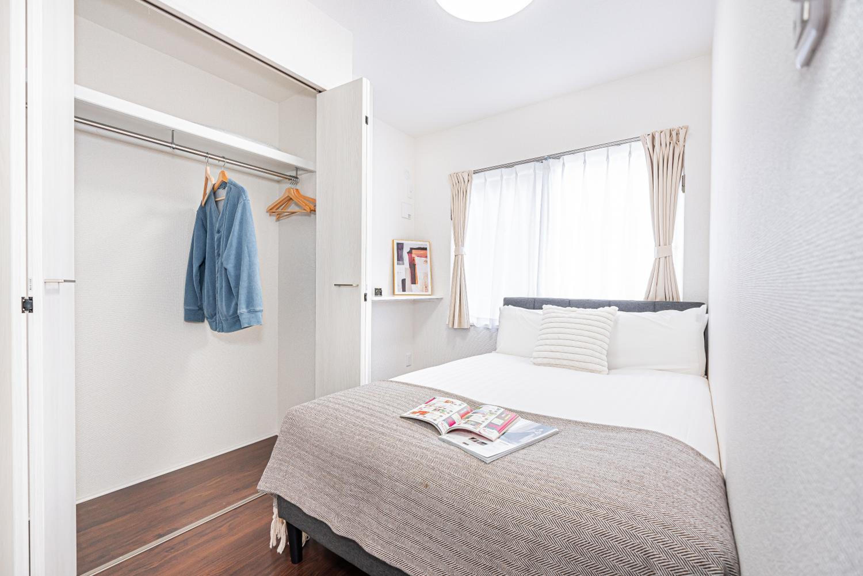 One-Bedroom Apartment photo 1