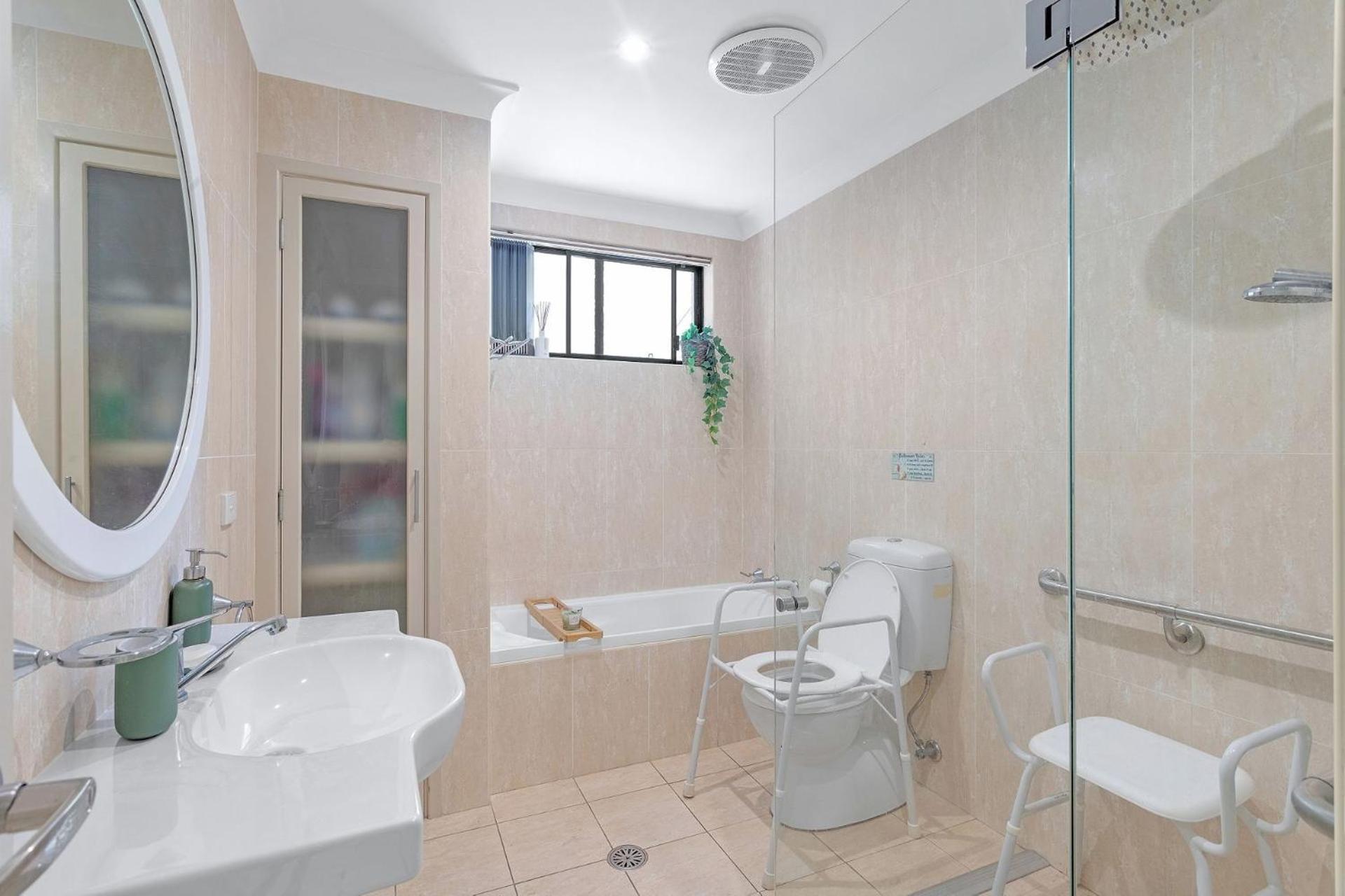 Four-Bedroom House photo 2