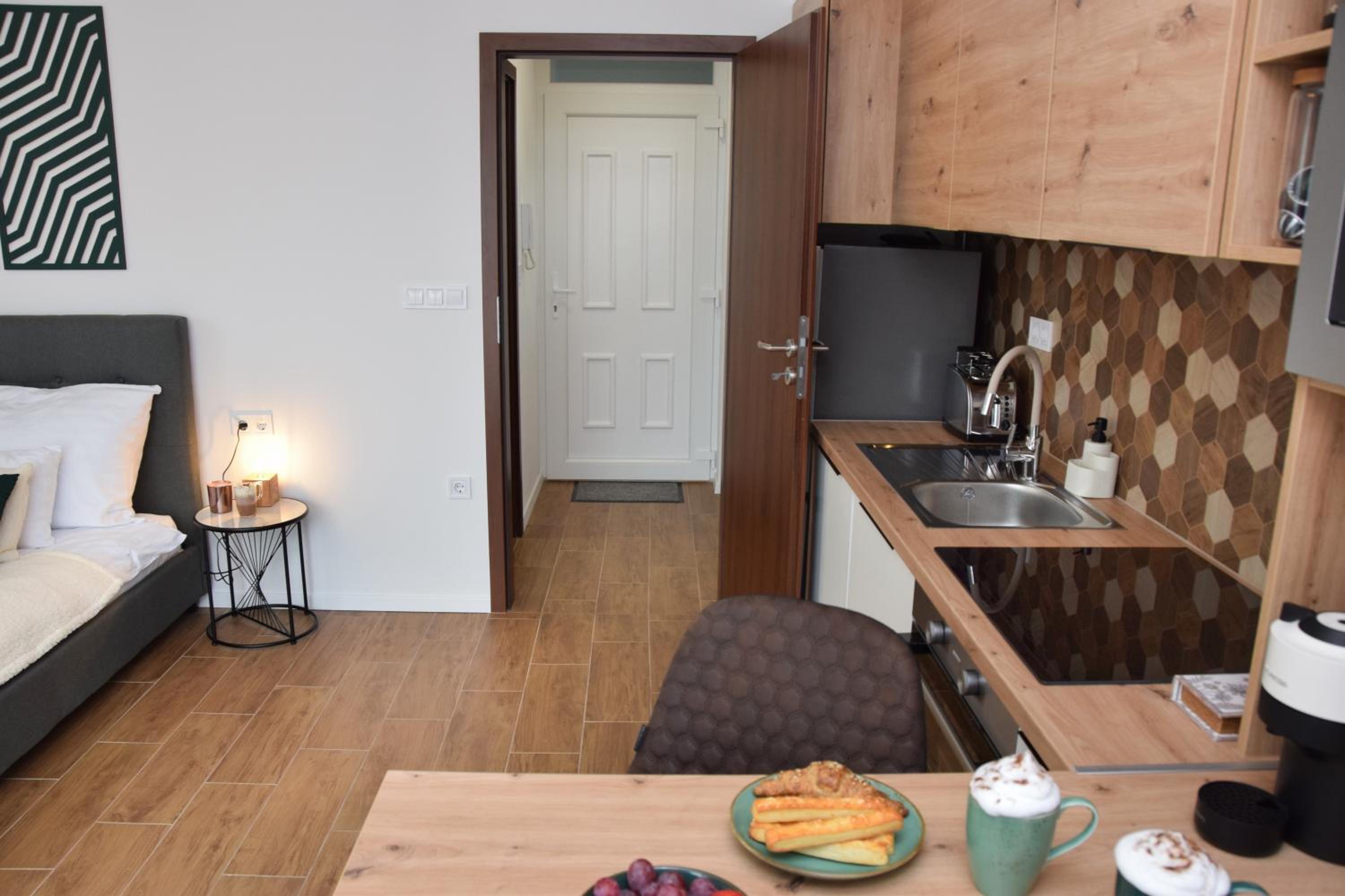 One-Bedroom Apartment photo 2