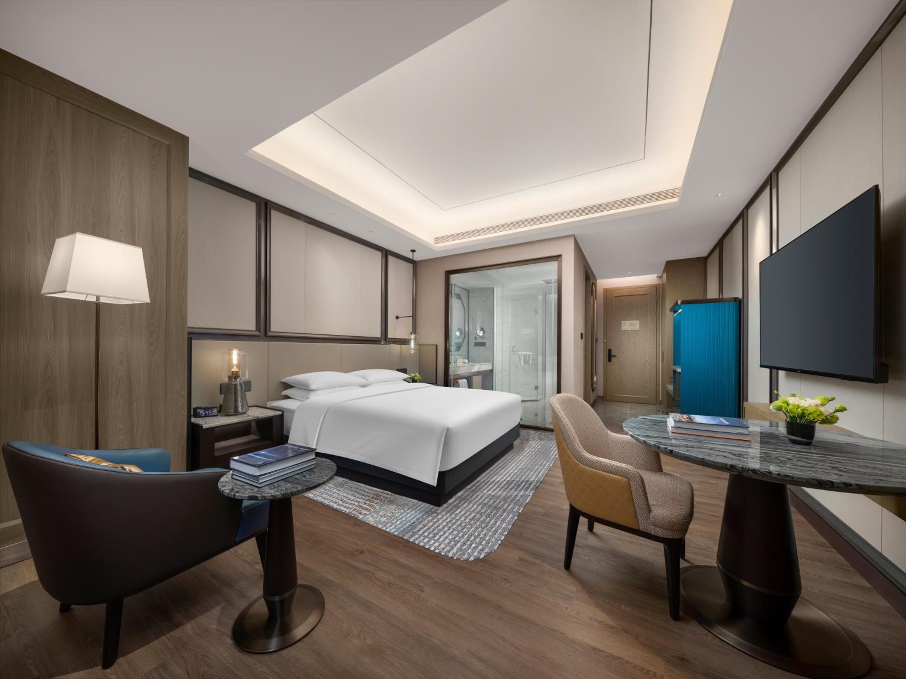 Standard Room thumbnail 6