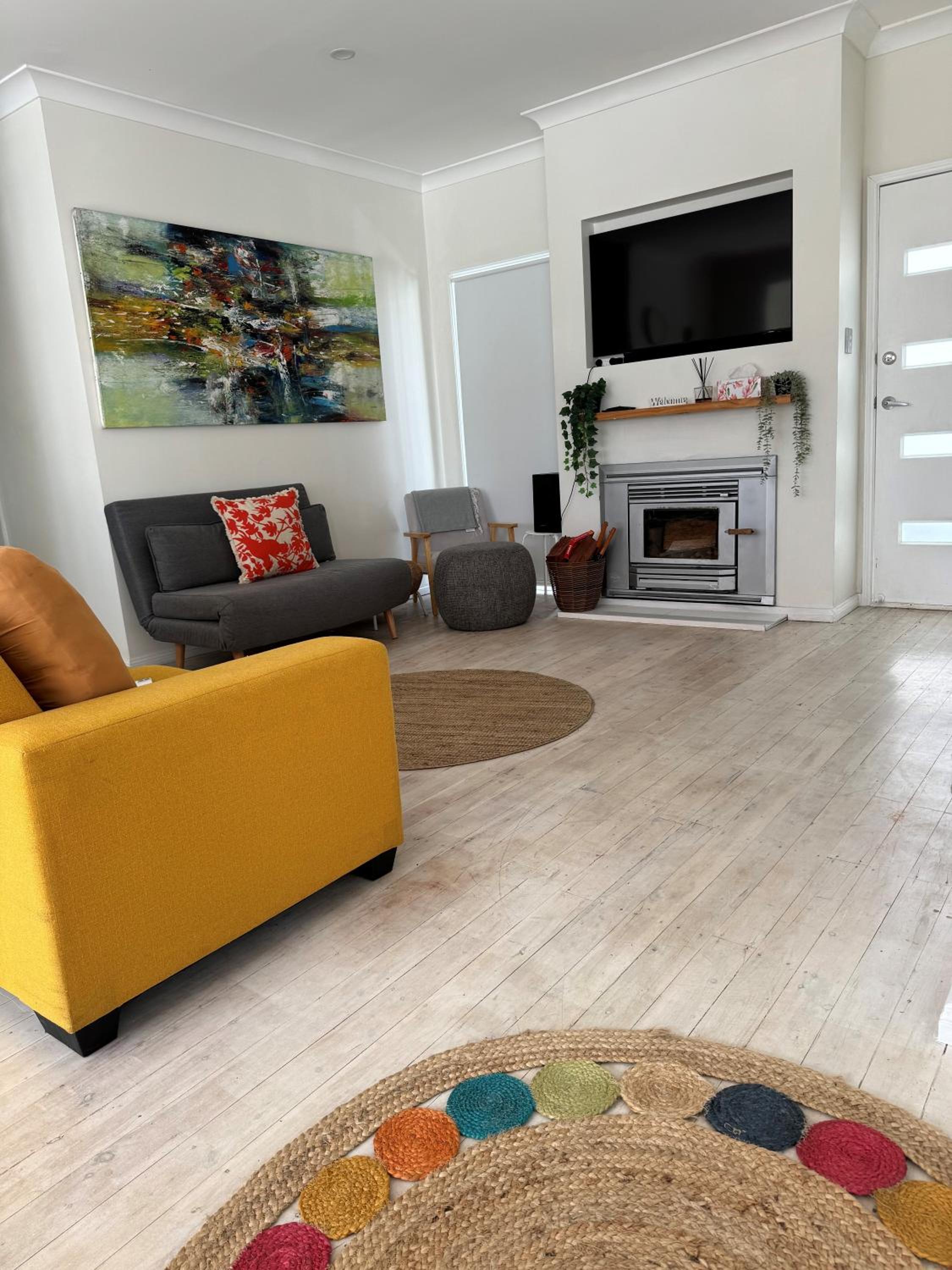 Three-Bedroom House photo 2