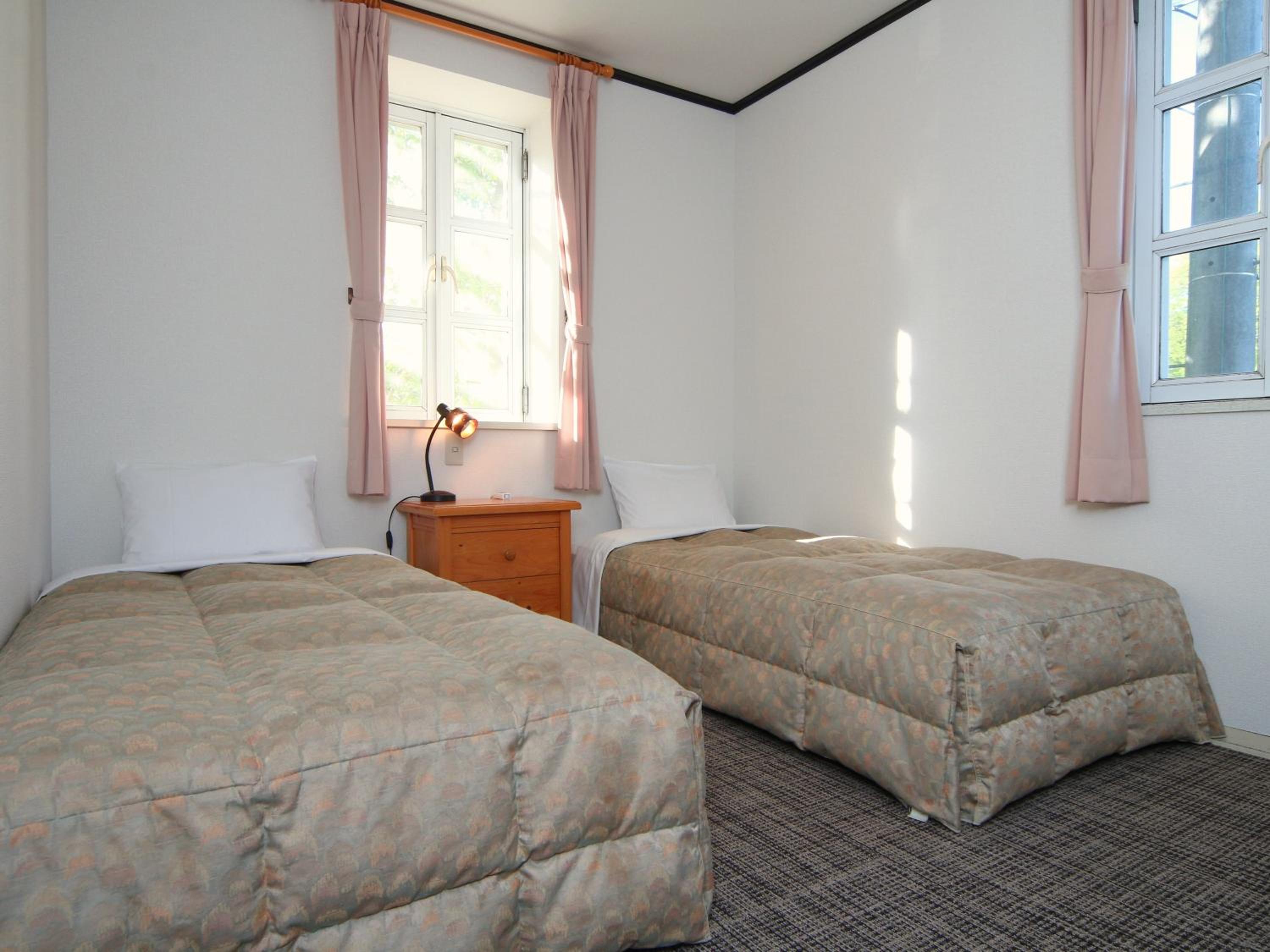 Twin Room with Private Bathroom - Photo 1