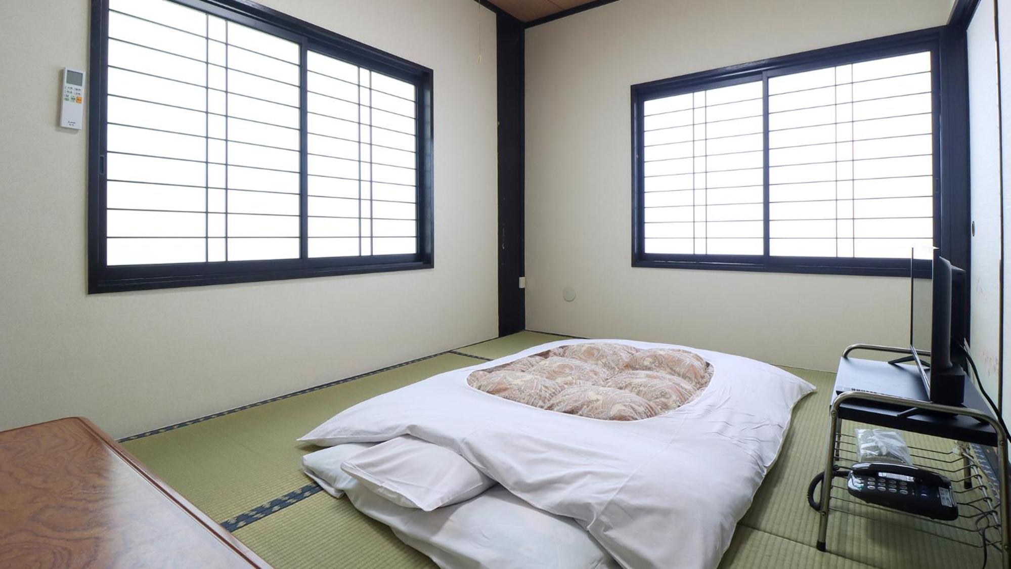 Japanese-Style Room with Shared Bathroom - Main Building photo 3