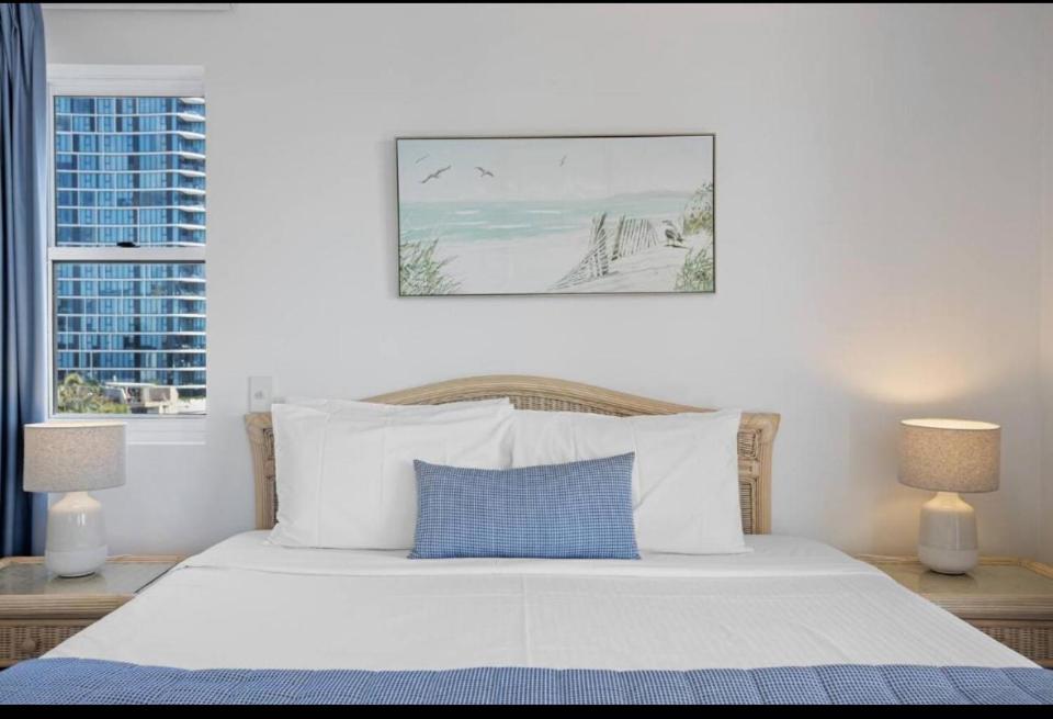 Two-Bedroom Apartment with Ocean View - Sub-Penthouse