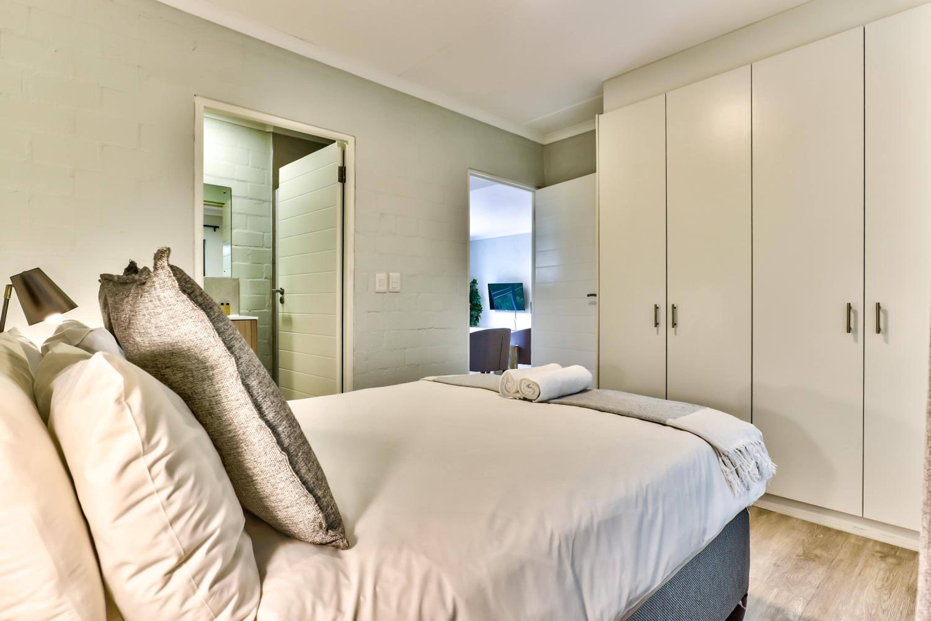 Two-Bedroom Apartment - Photo 3