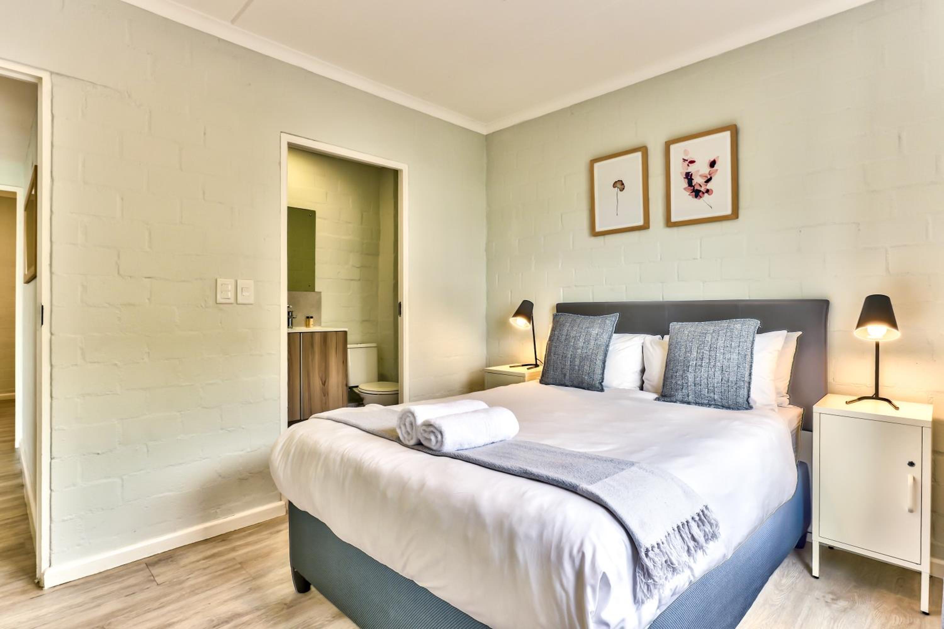 Two-Bedroom Apartment - Photo 21