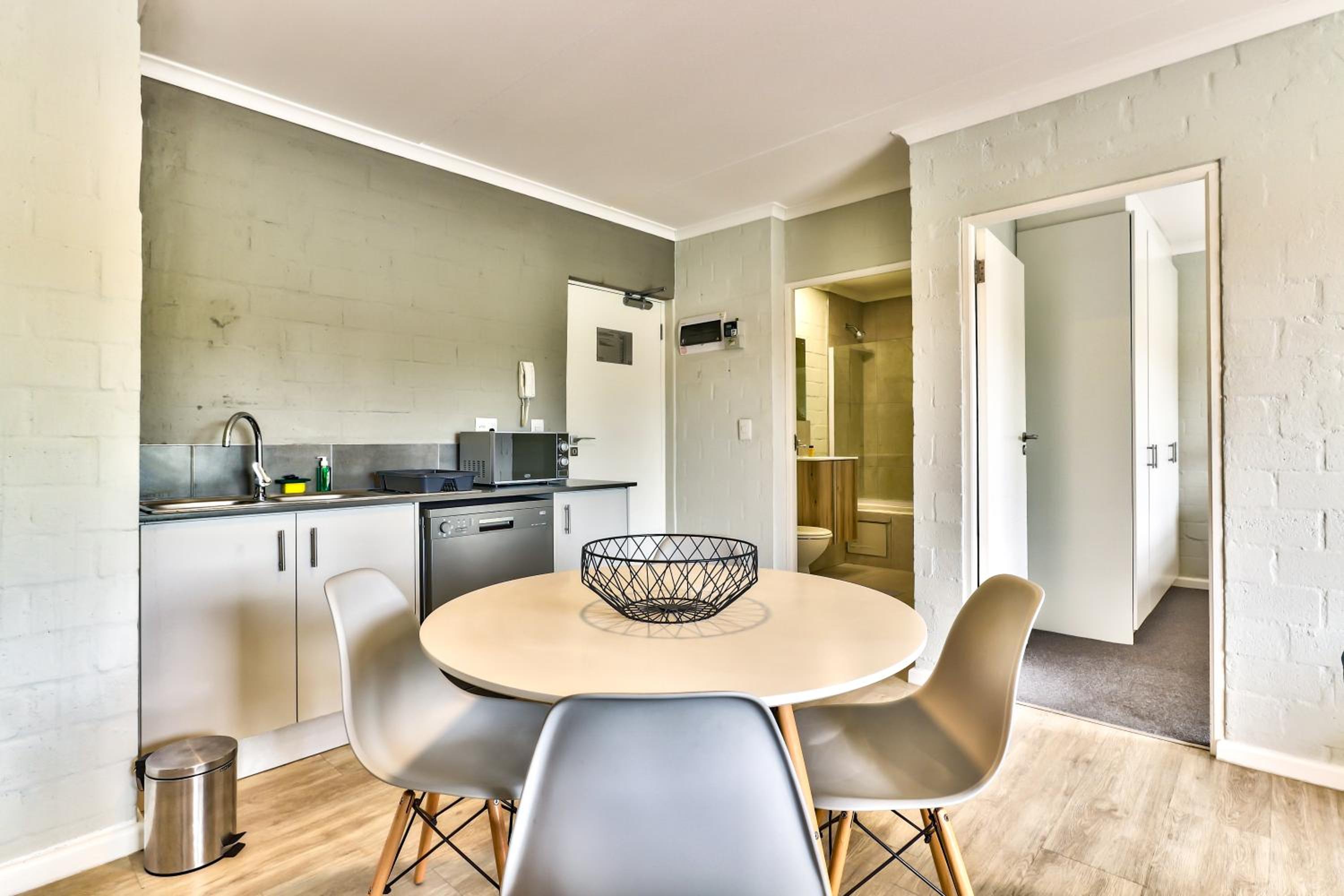 One-Bedroom Apartment - Photo 11