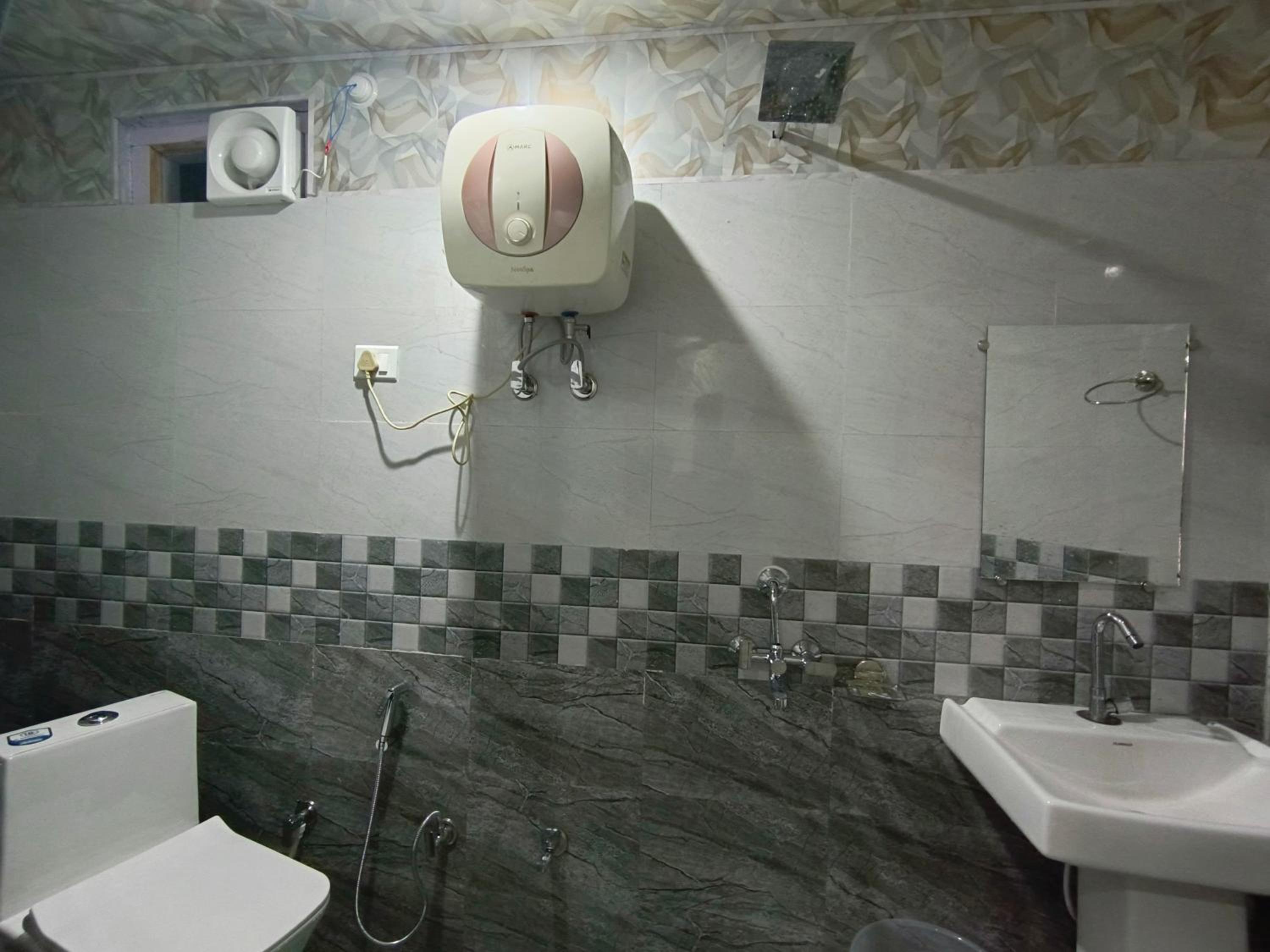 Triple Room With Private External Bathroom photo 2