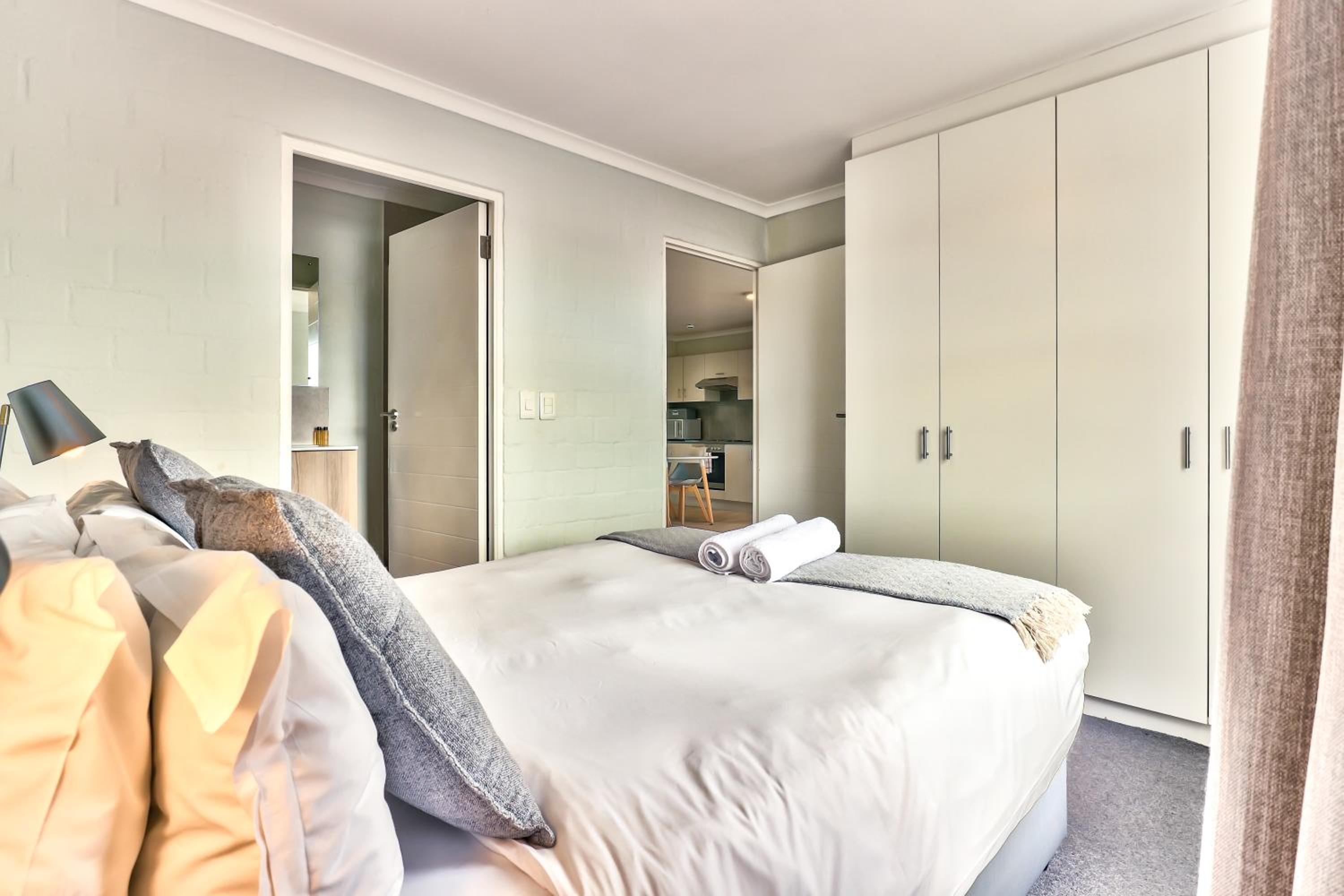 One-Bedroom Apartment - Photo 5