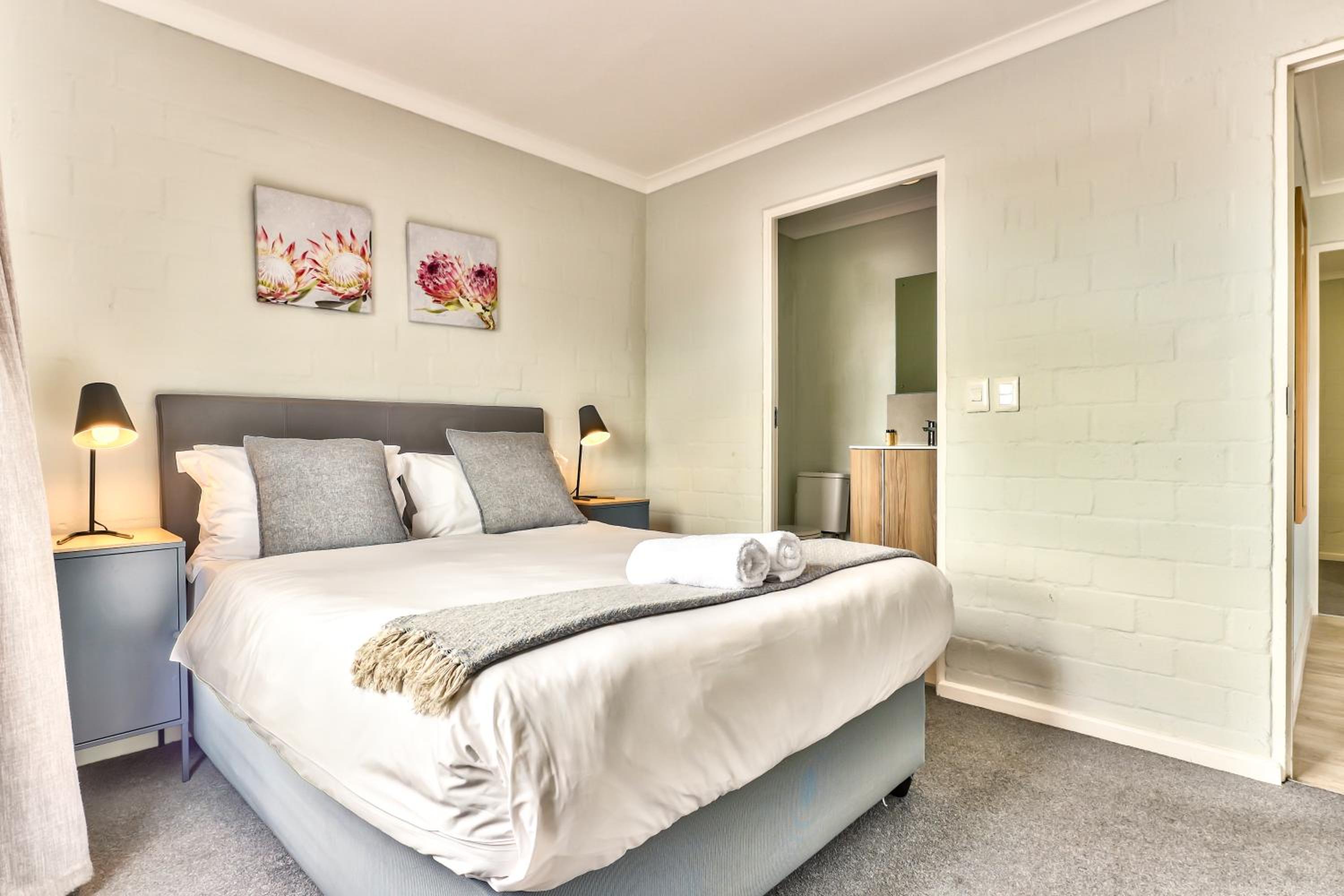 One-Bedroom Apartment - Photo 3