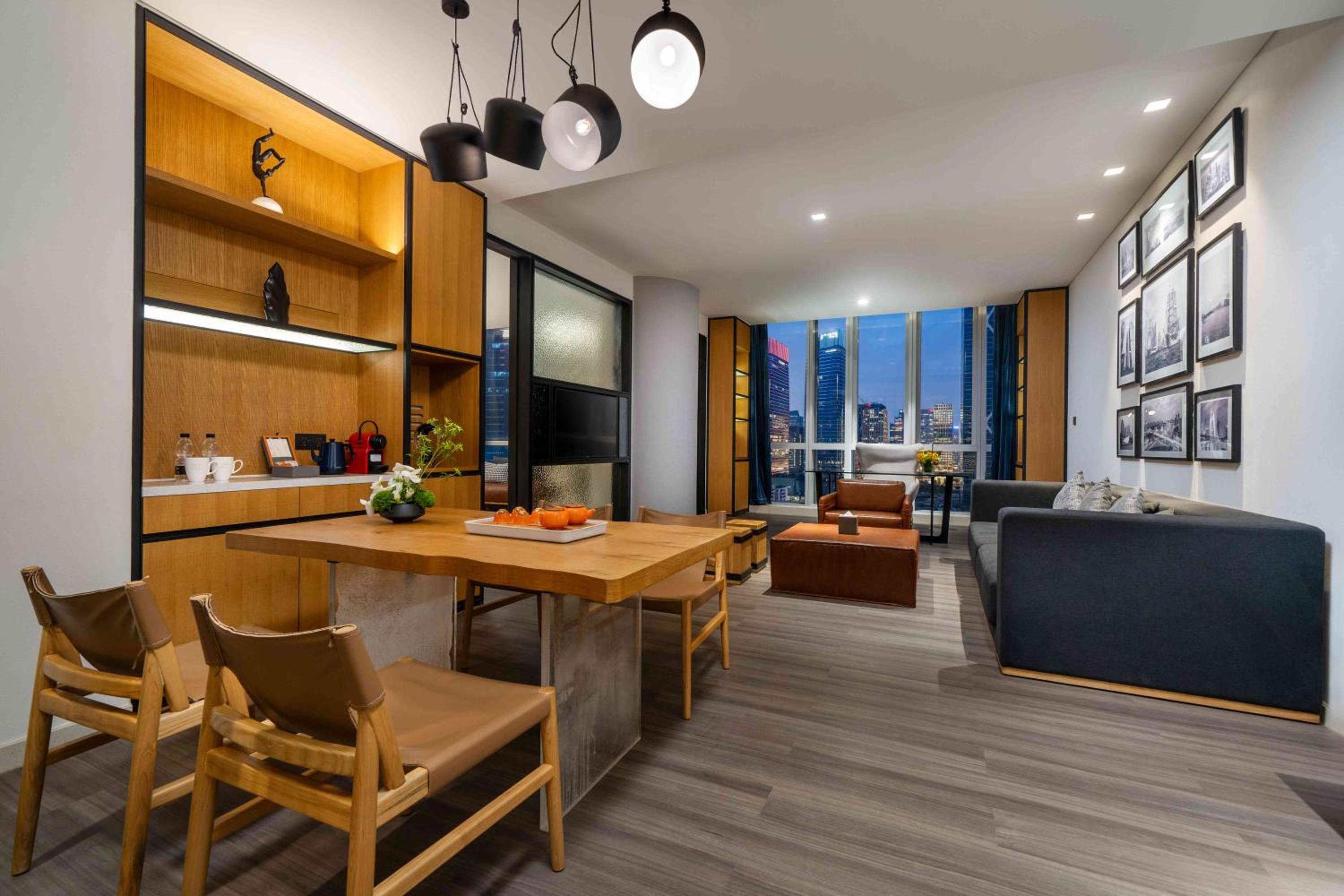 Executive Deluxe Suite
