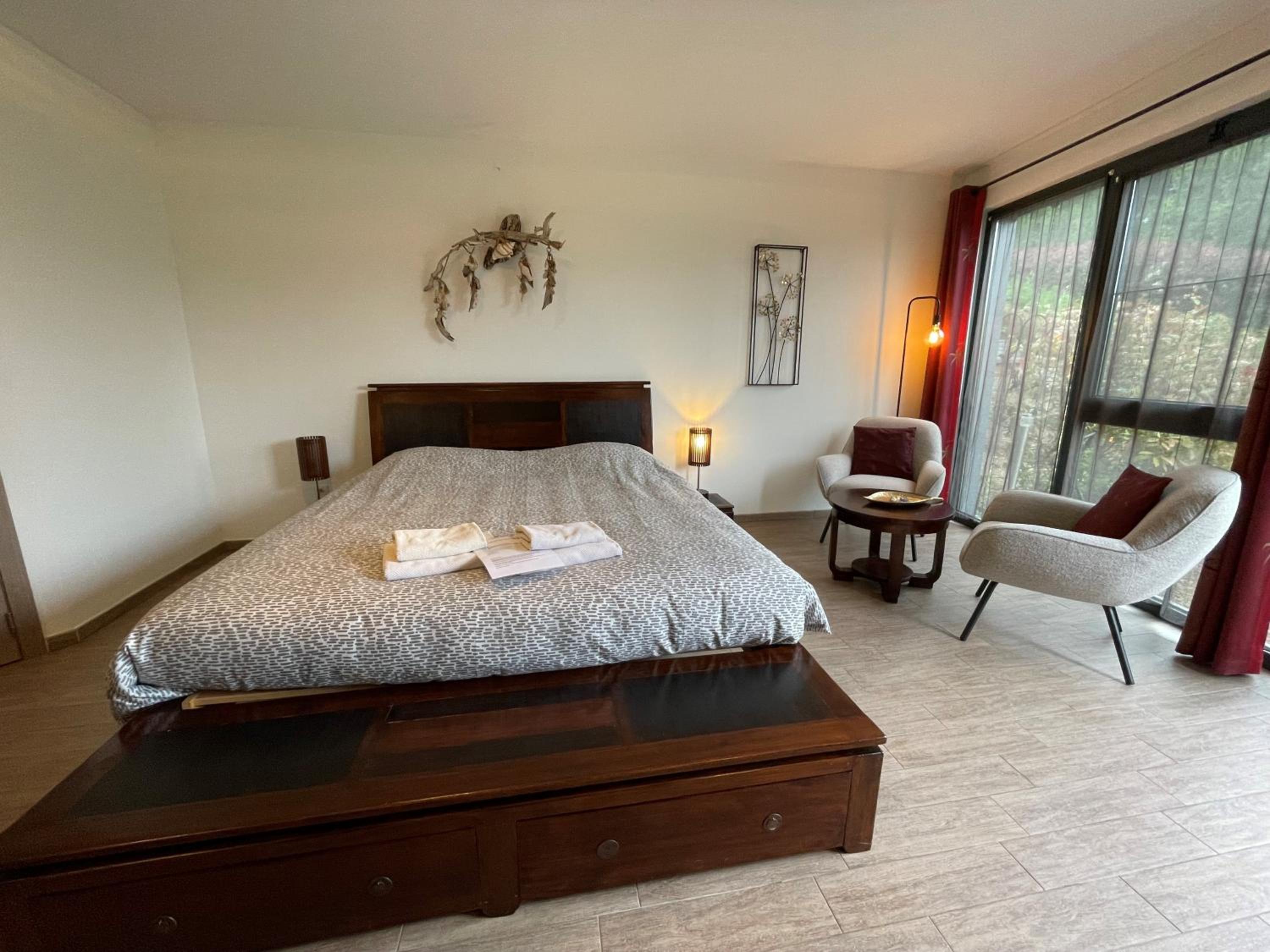 Double Room with Bath photo 3