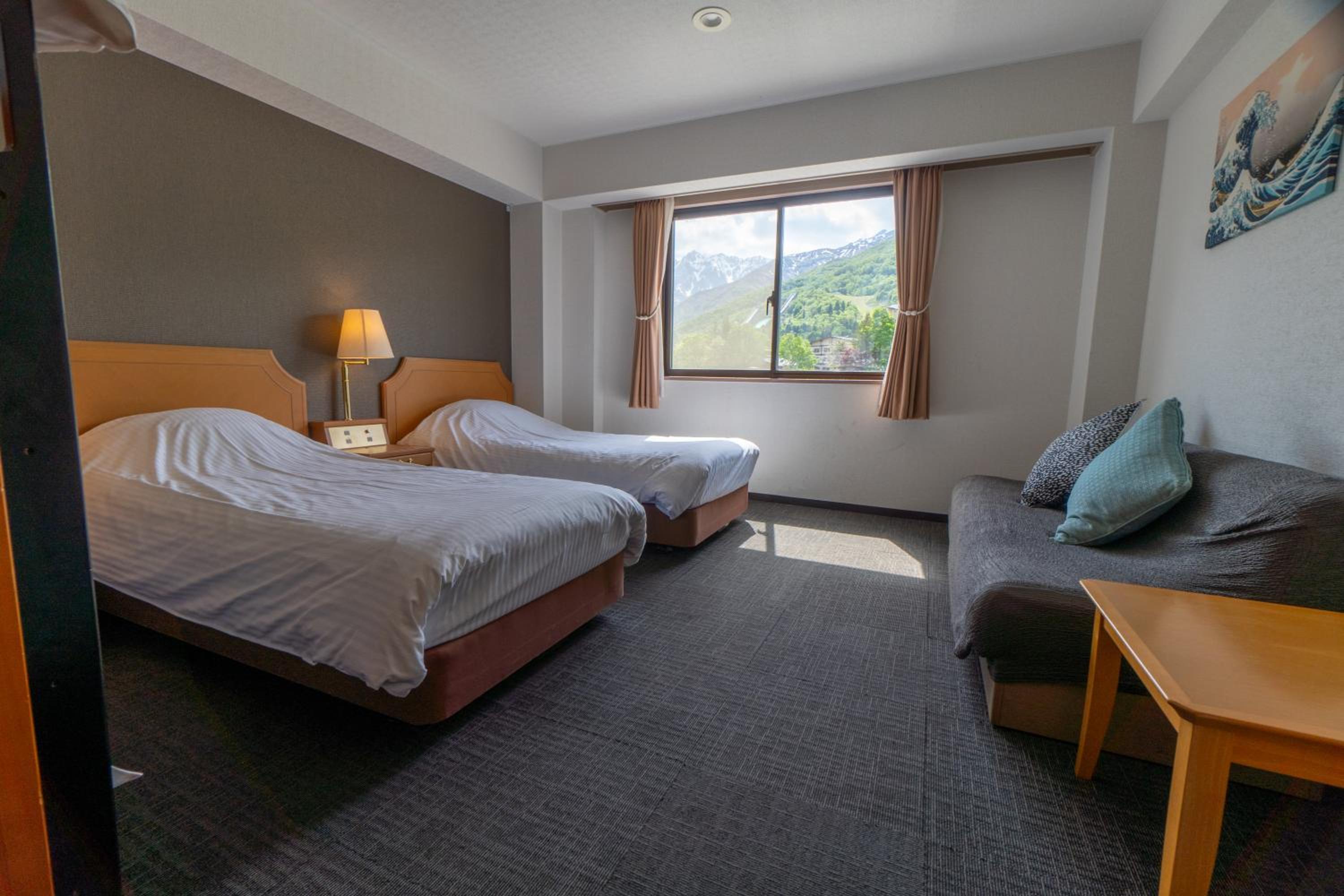 Quadruple Room with Mountain View photo 3