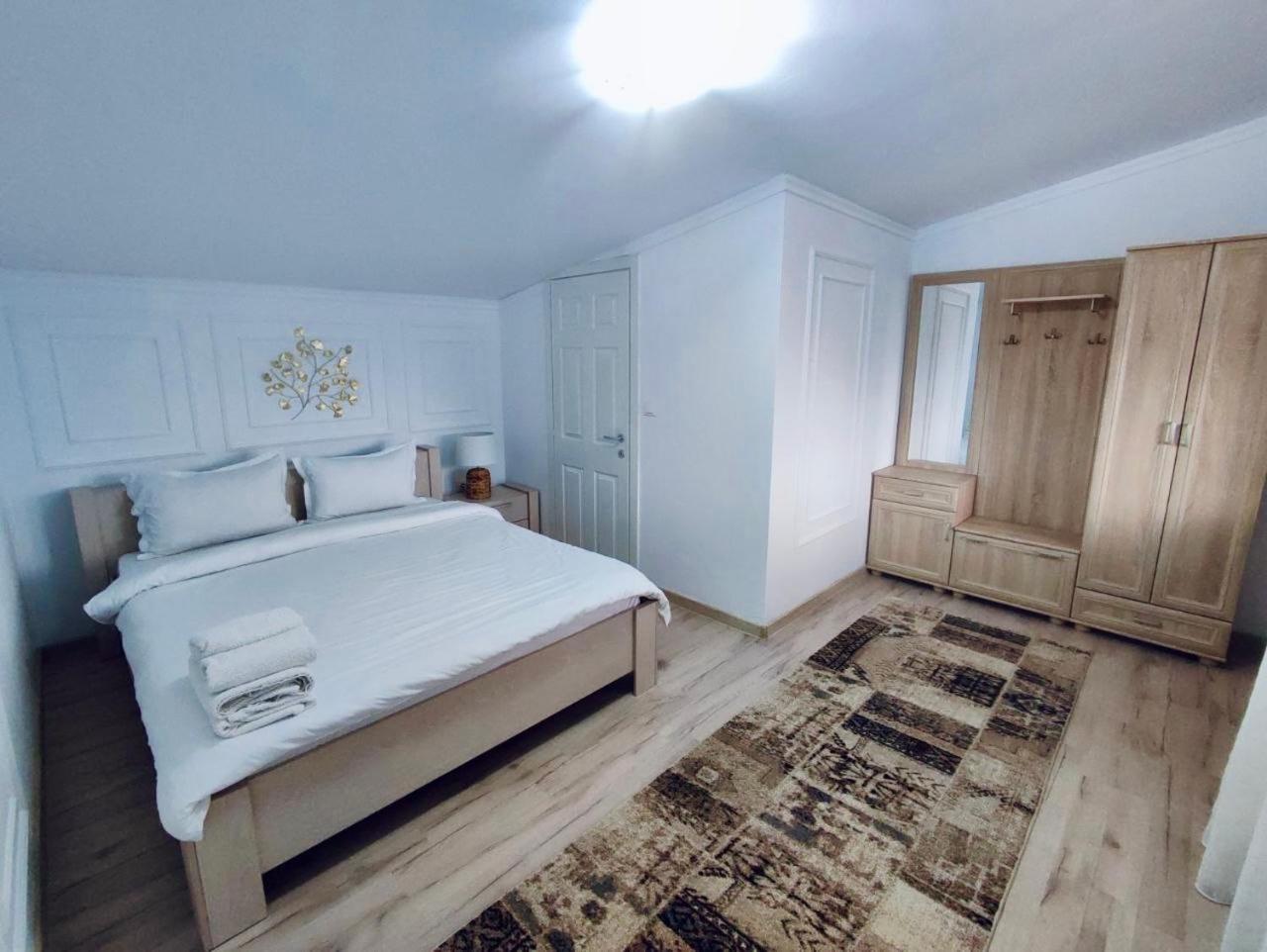 Double Room - Photo 10