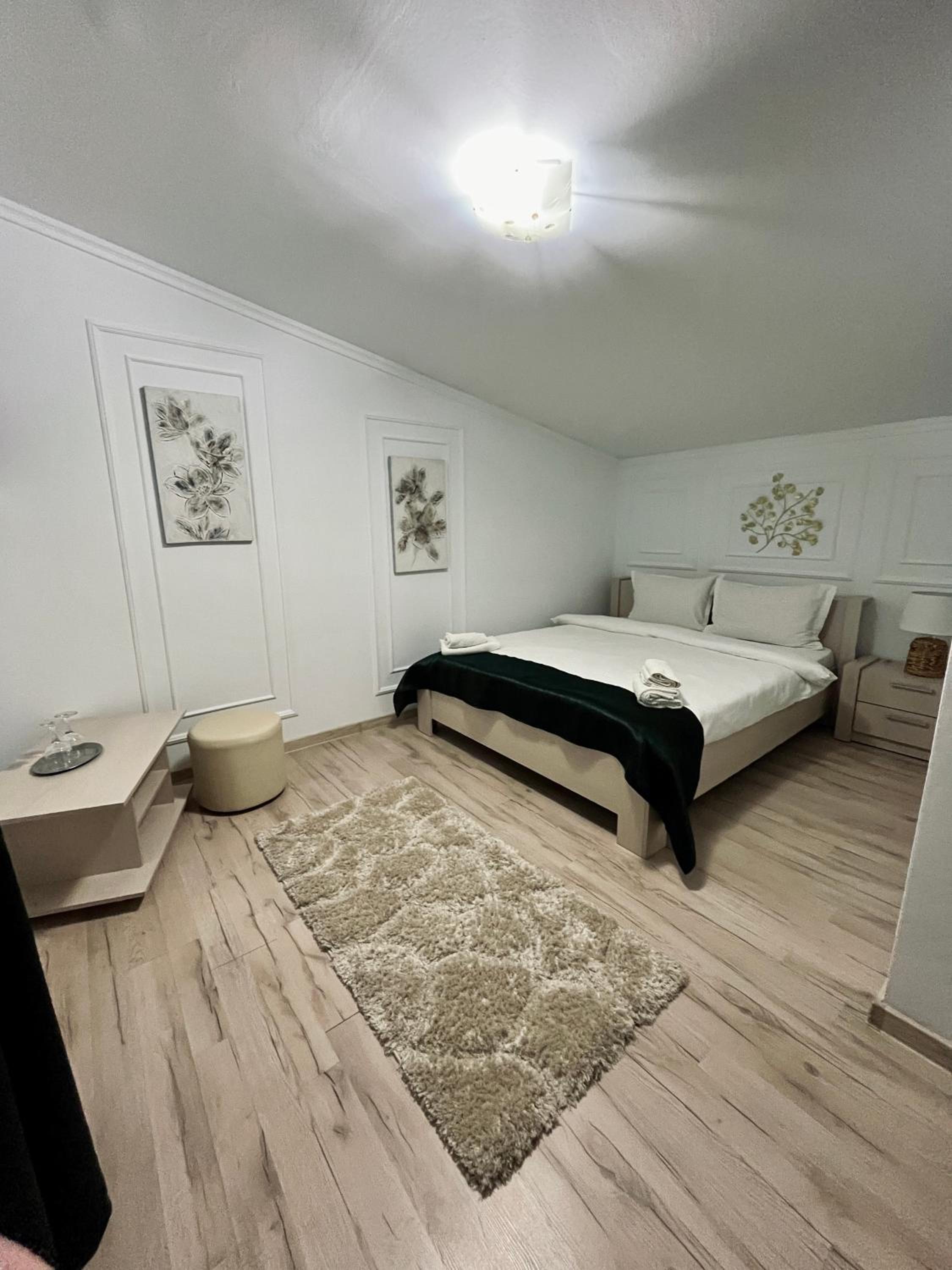 Double Room - Photo 4
