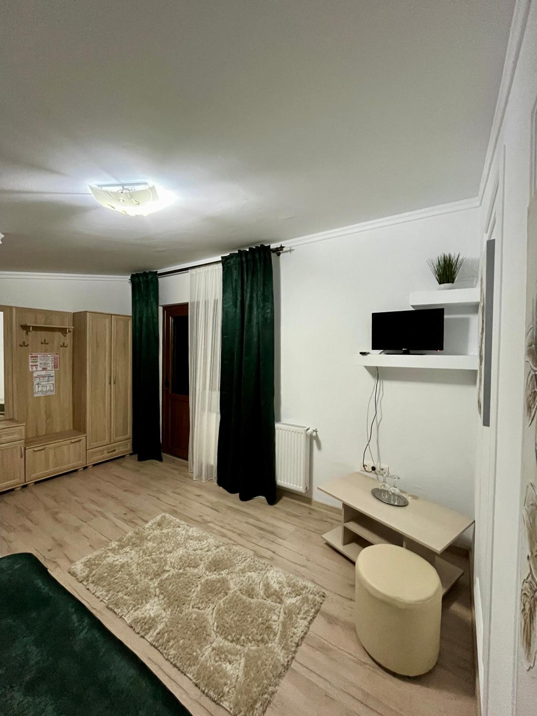 Double Room - Photo 3