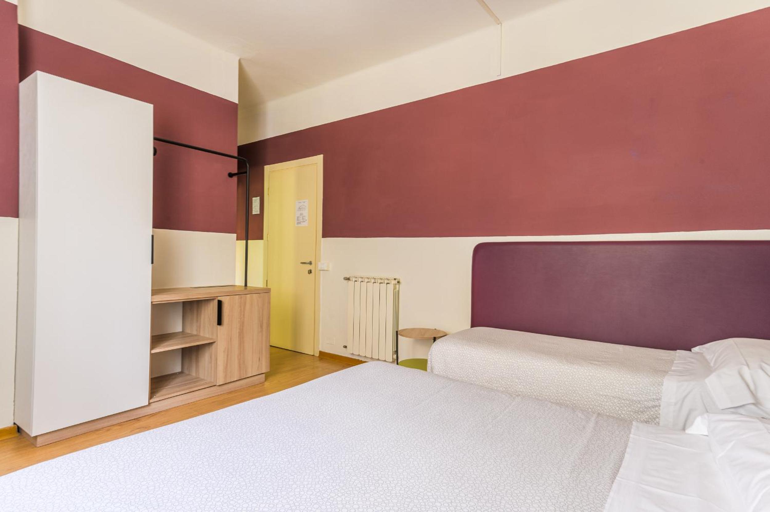 Economy Triple Room - Photo 10